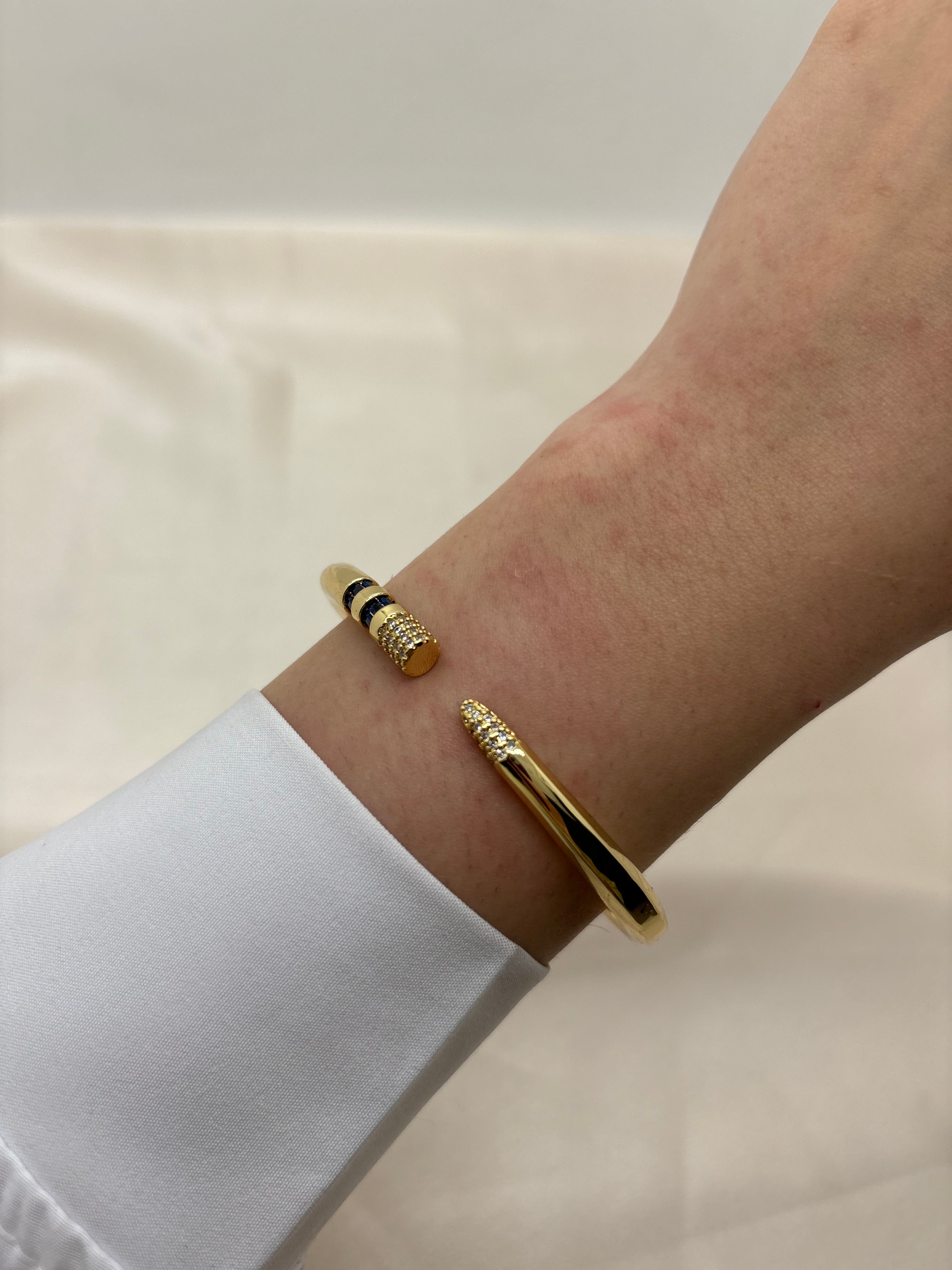 Pin colorful bangle