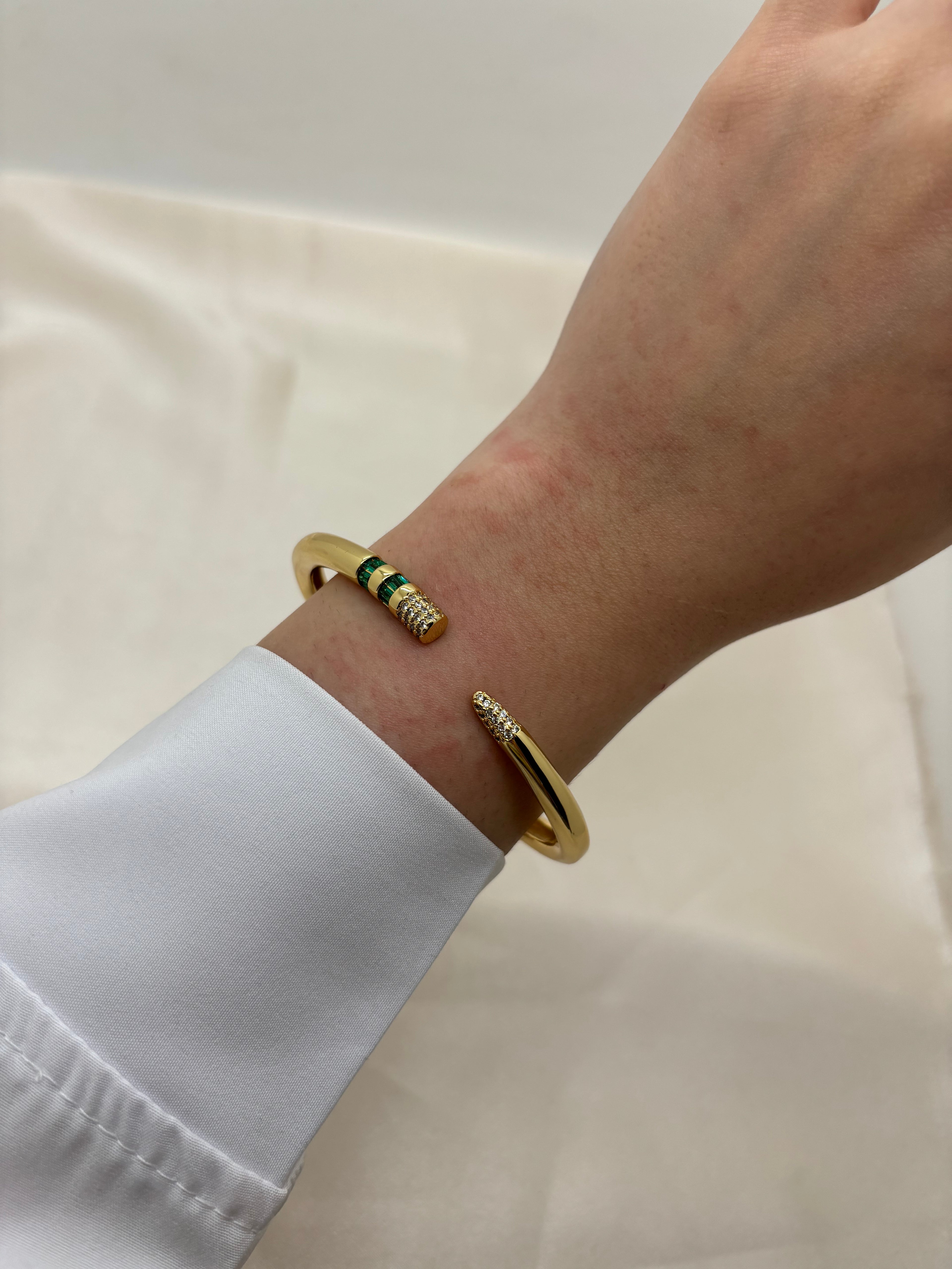 Pin colorful bangle