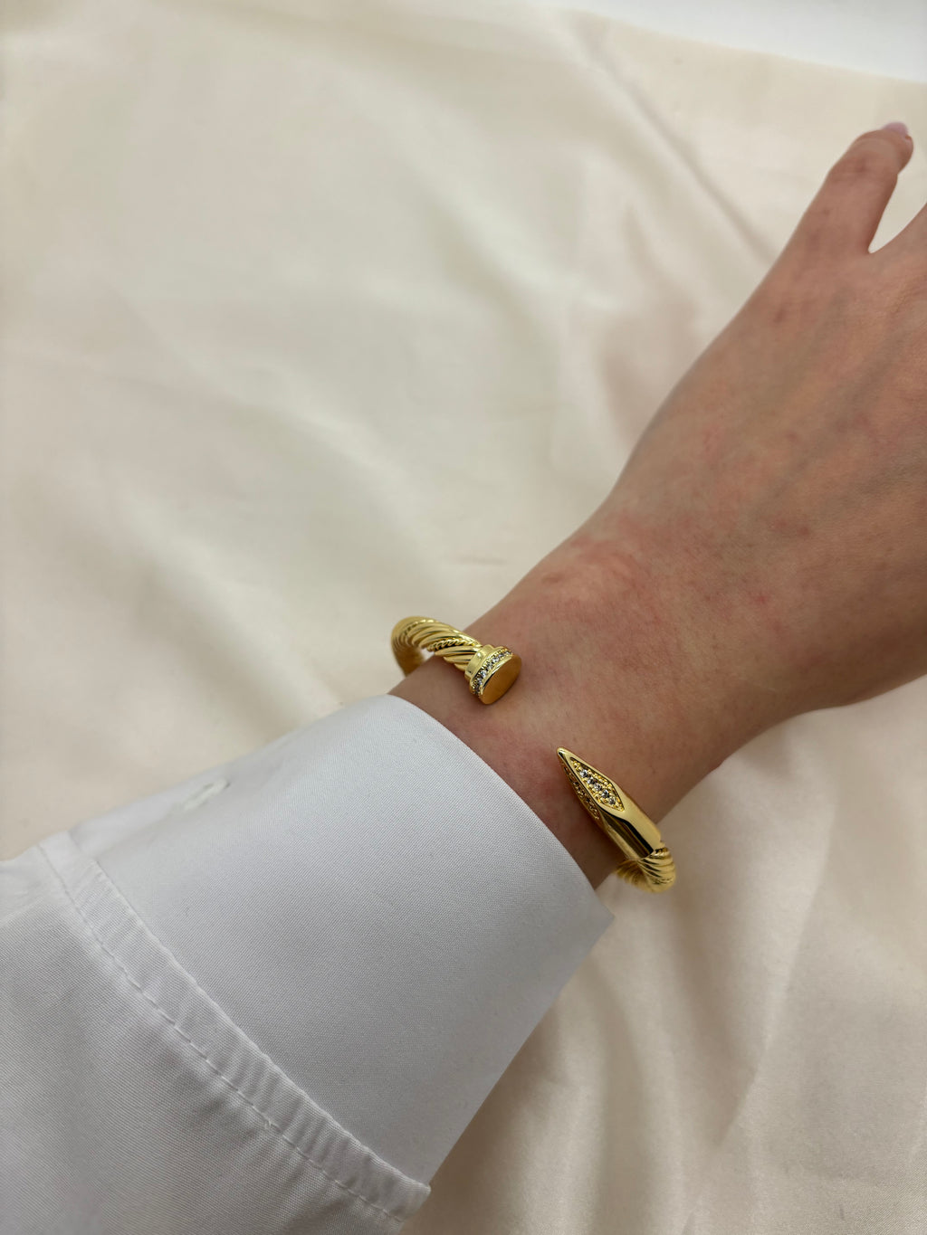 Arrow zircon bangle