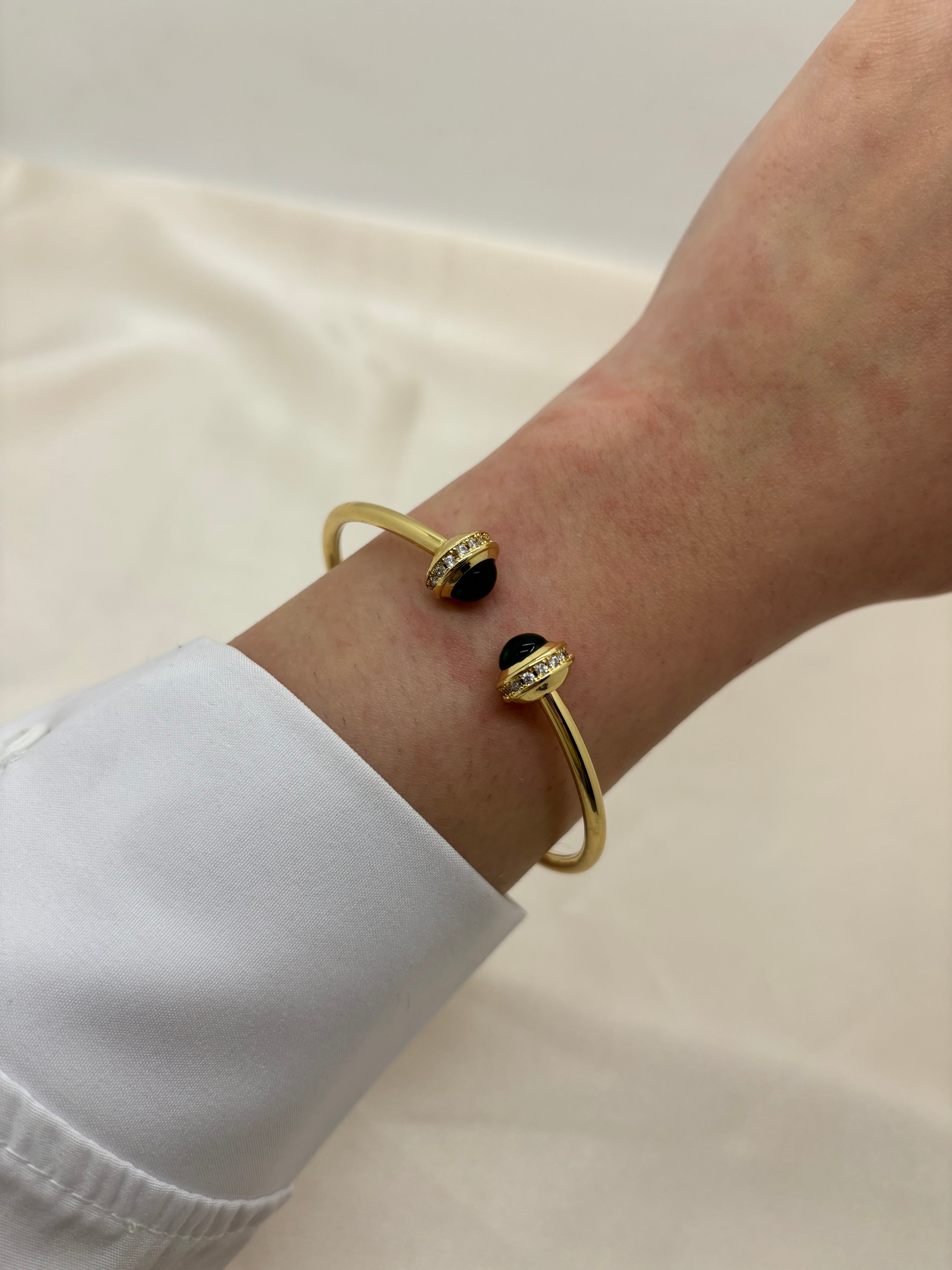 Colorful rounded bangle
