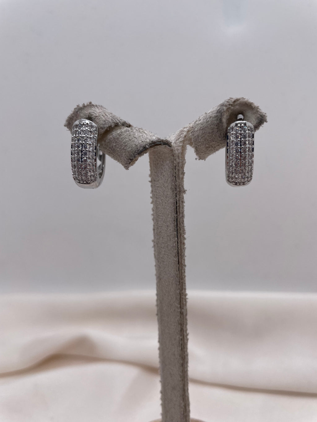 Earrings with zircon 660