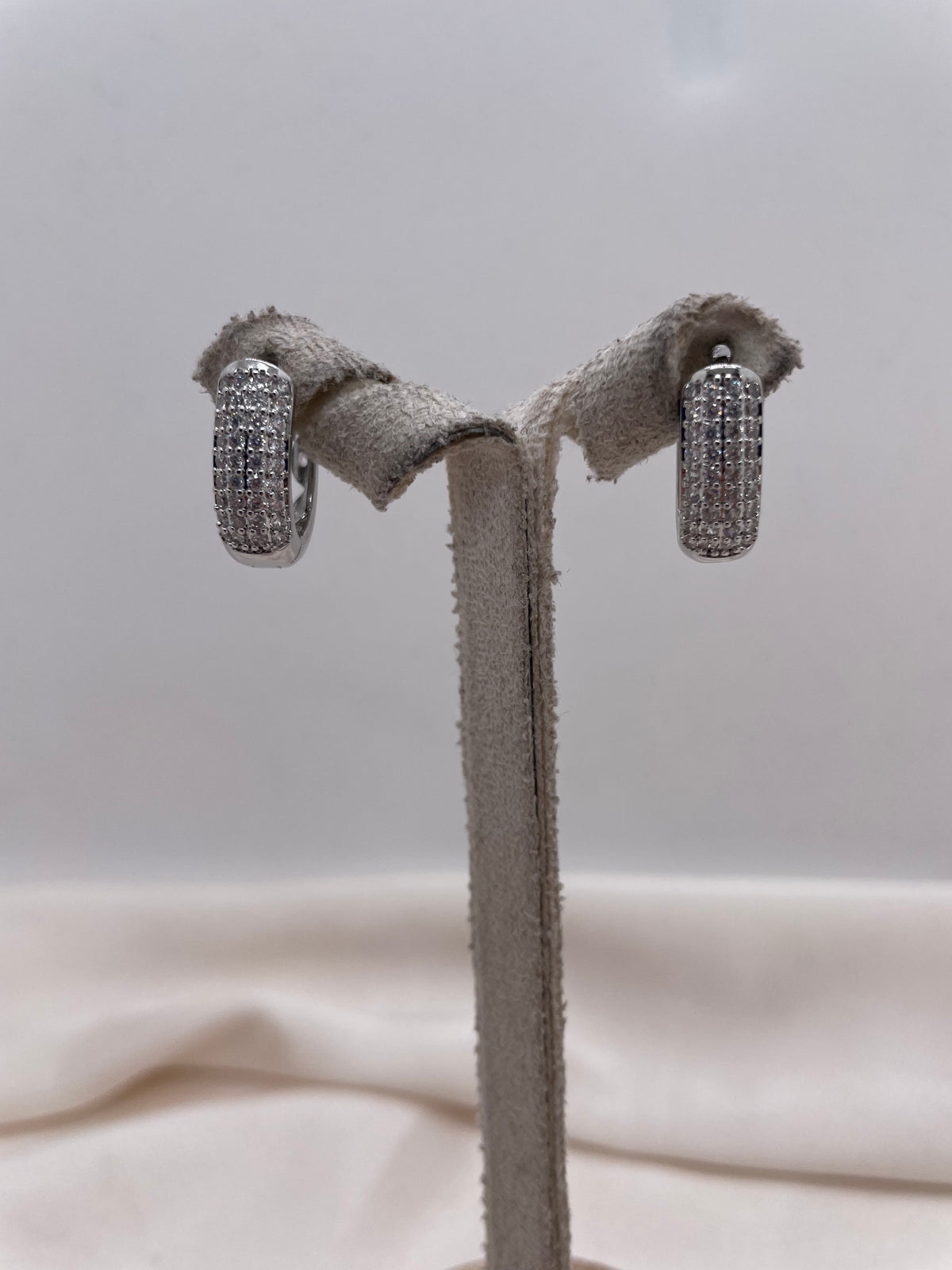 Earrings with zircon 660