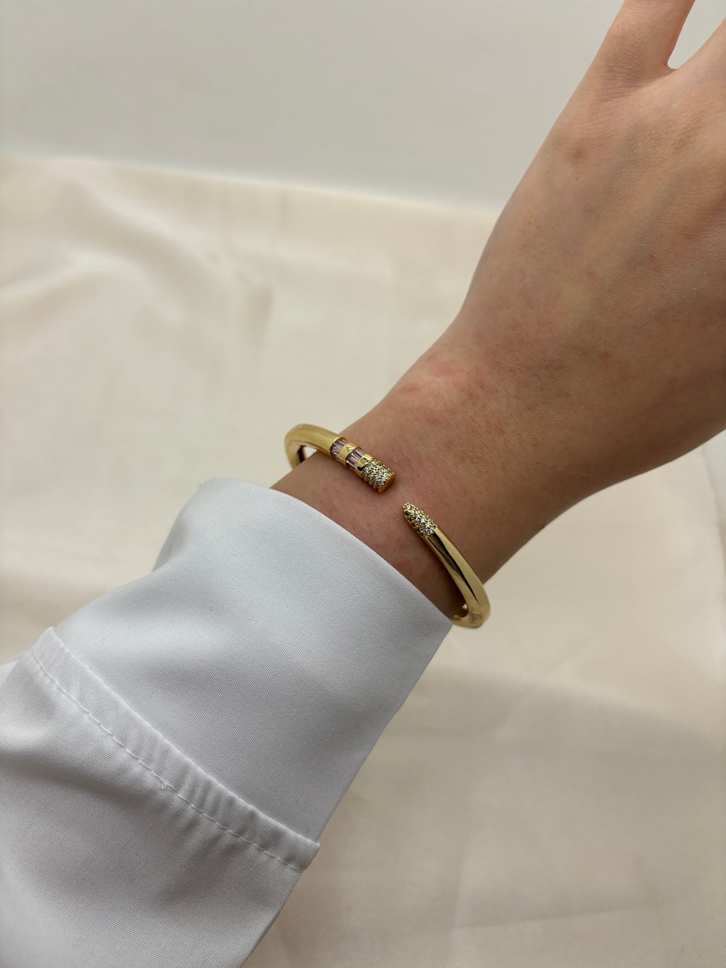 Pin colorful bangle