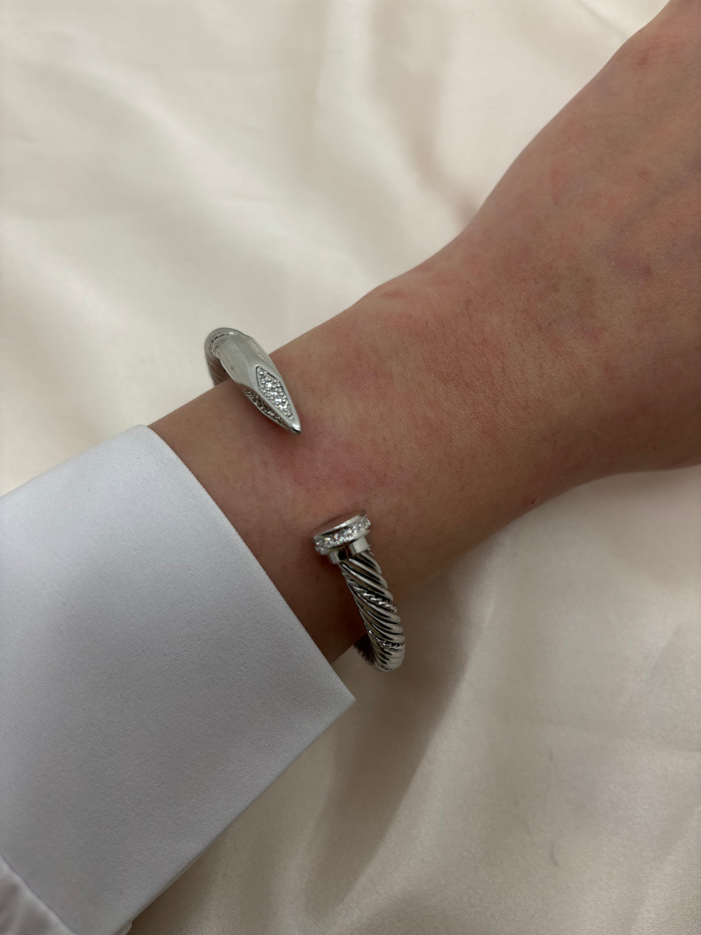 Arrow zircon bangle