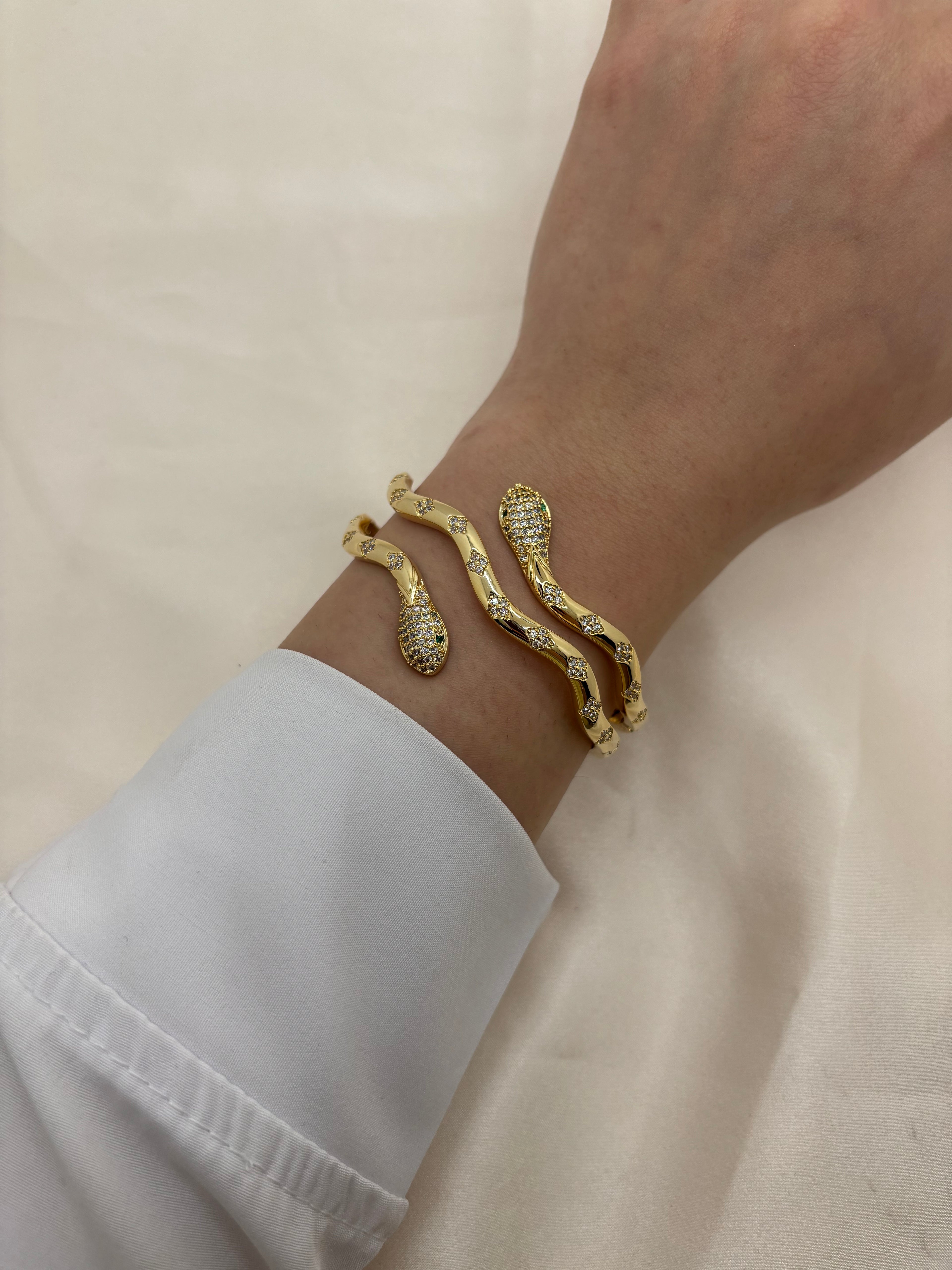 Multi waves snake bangle