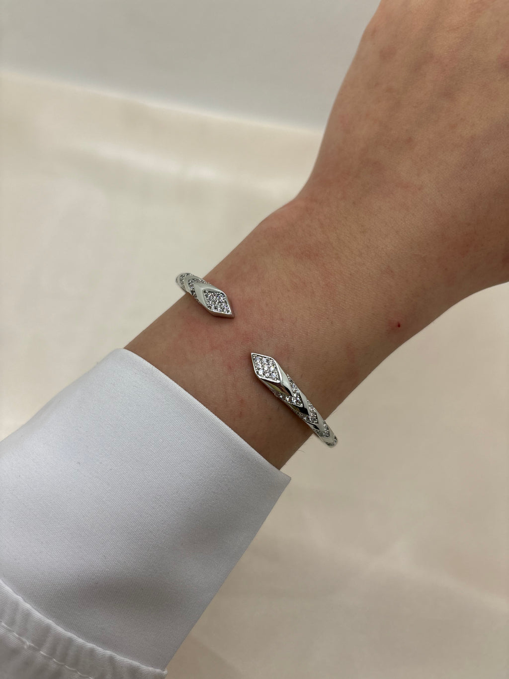 Arrow zircon bangle