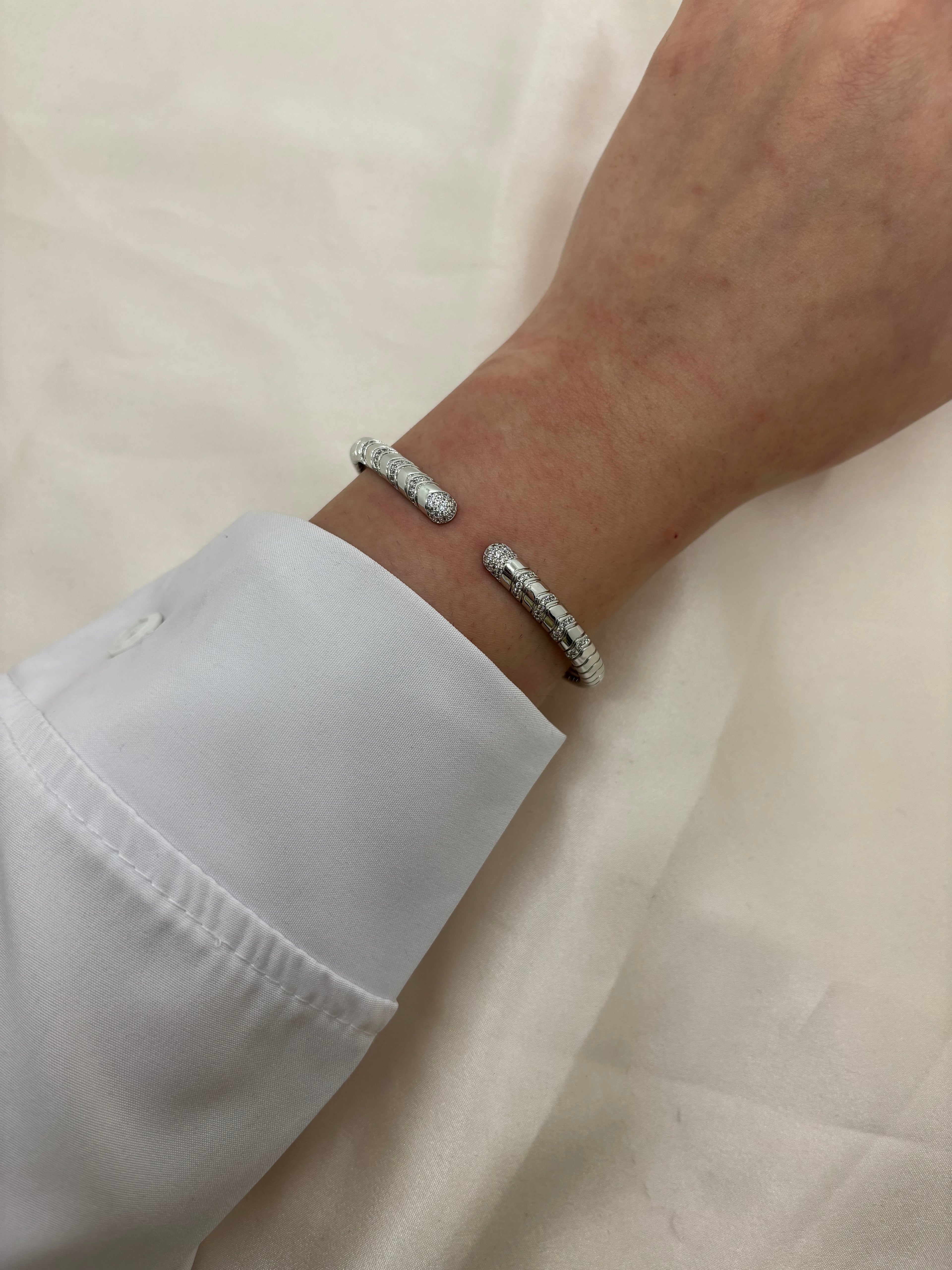 Minimal bangle with zircon
