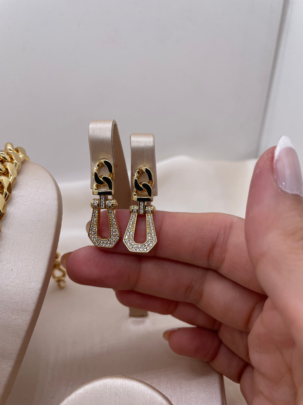 Zircon Chain Set