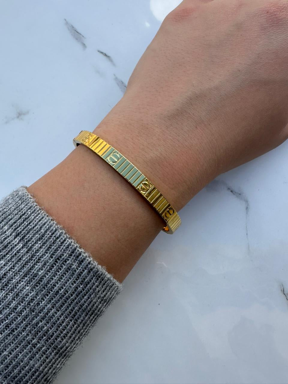 Trendy Cartier love bangle