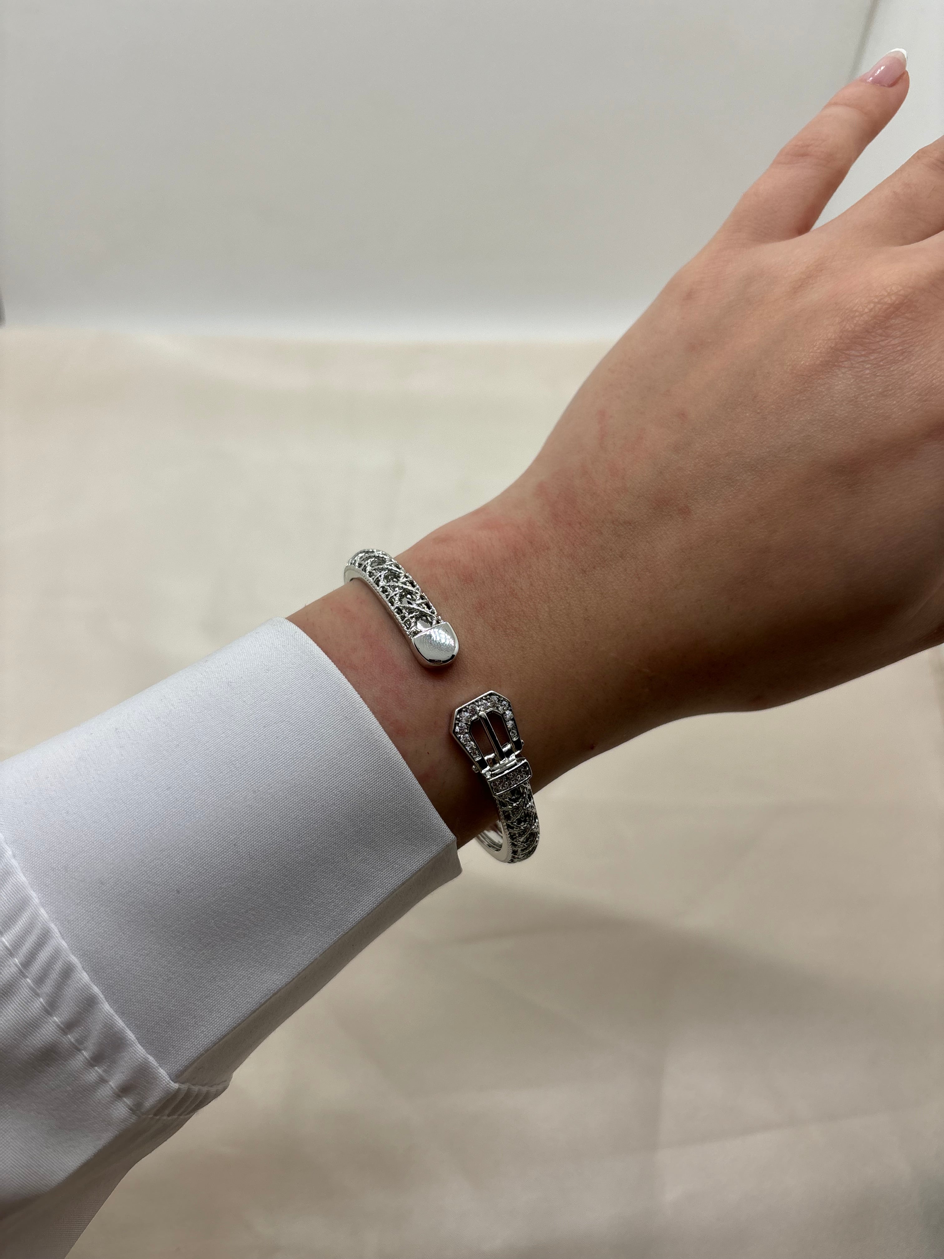 Belt bangle