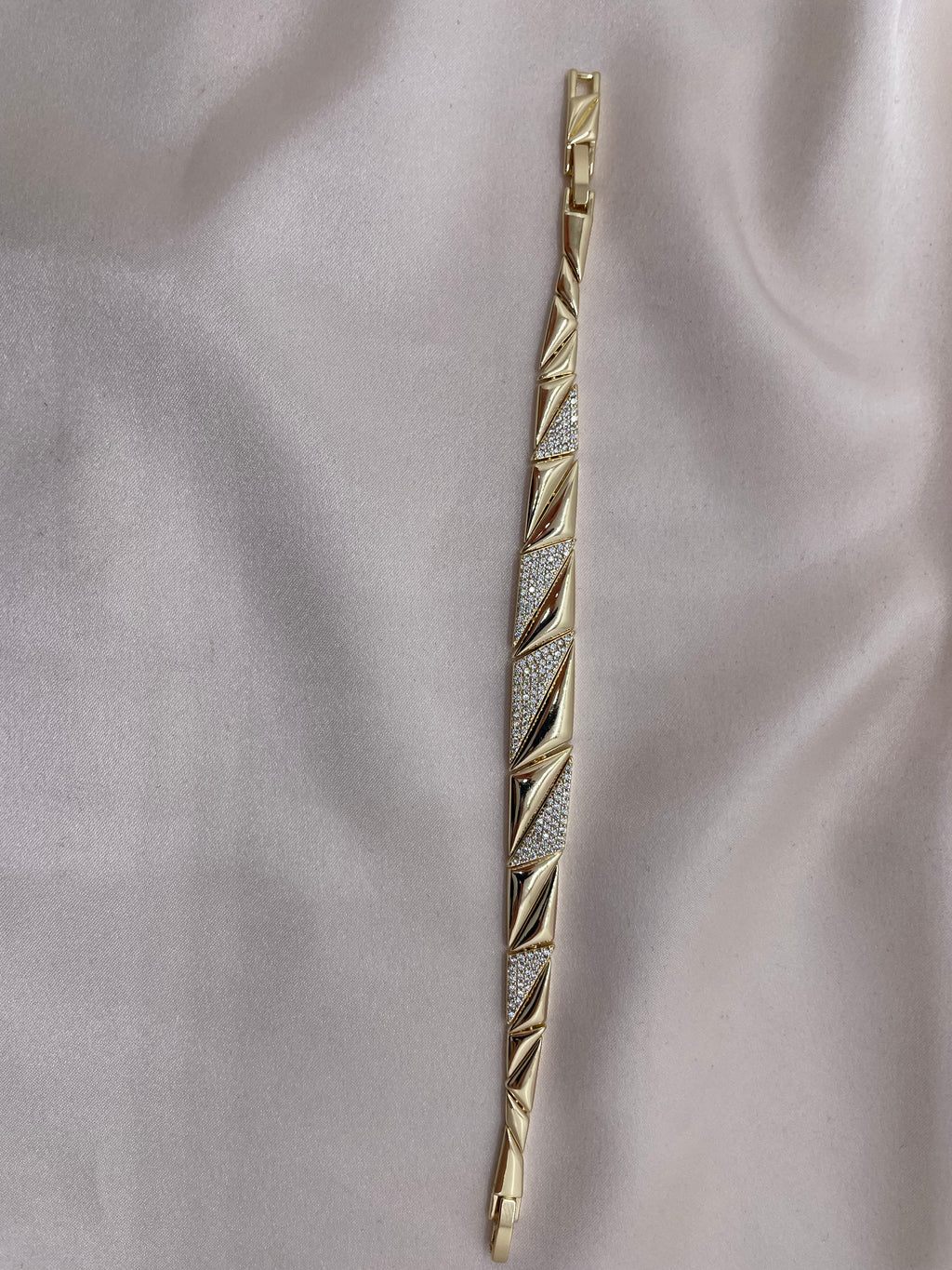 Minimal Bracelet 001