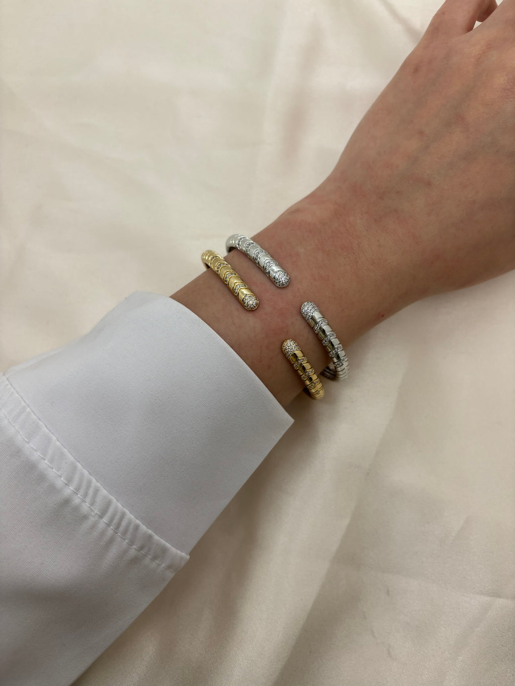 Minimal bangle with zircon