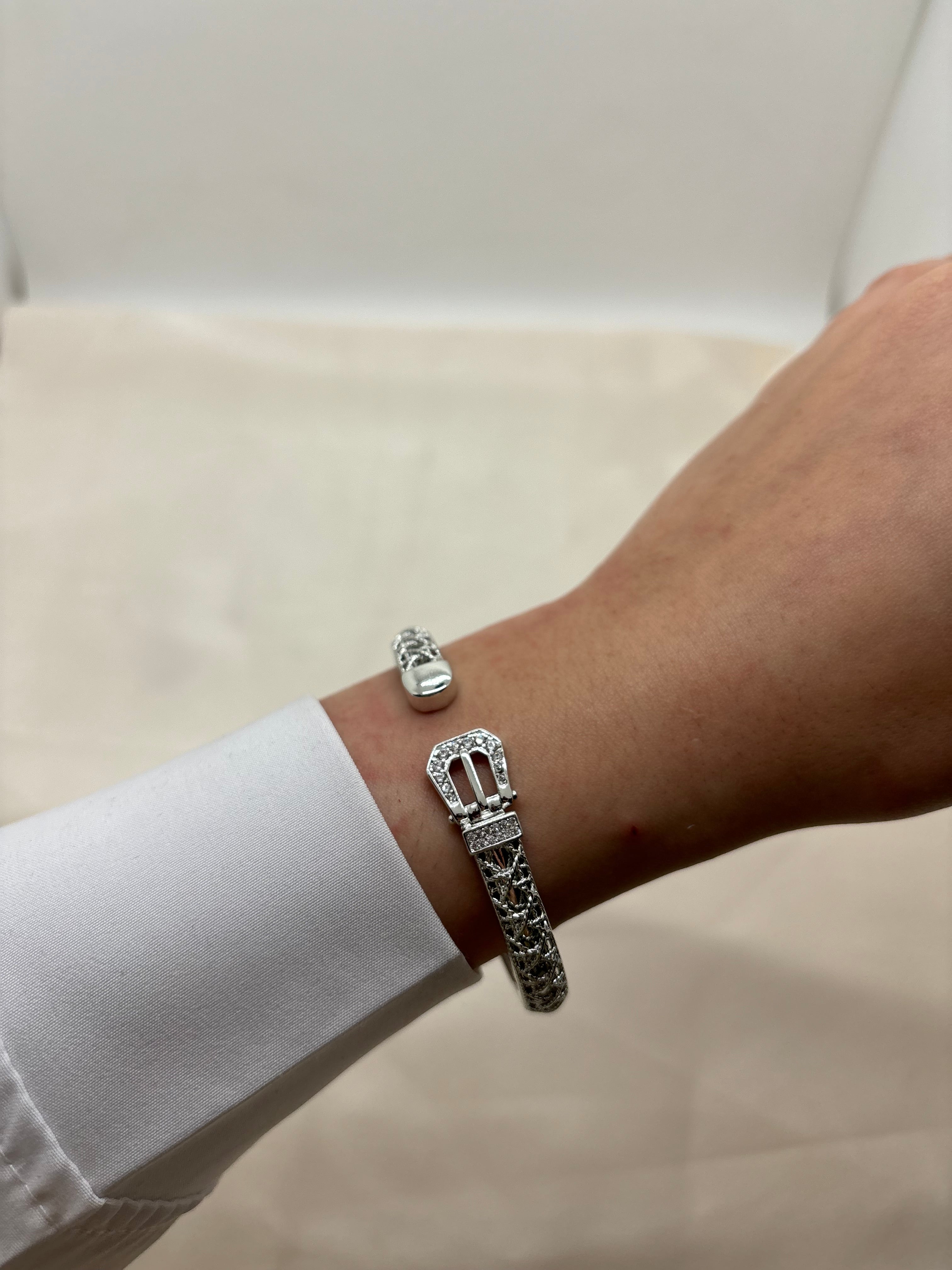 Belt bangle