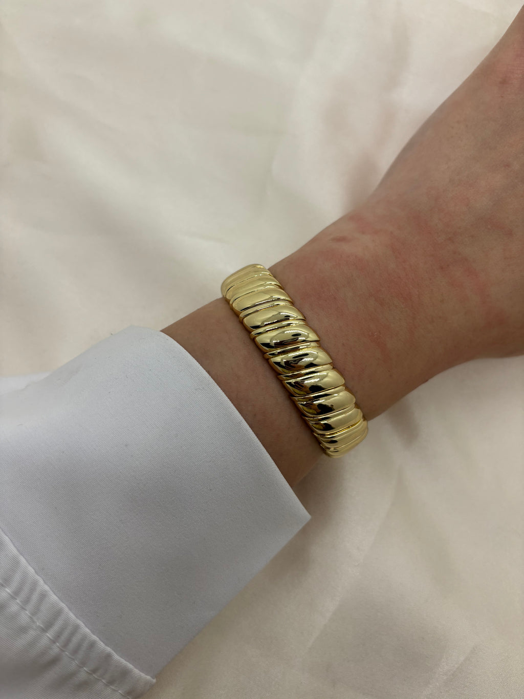 Elastic vintage bangle