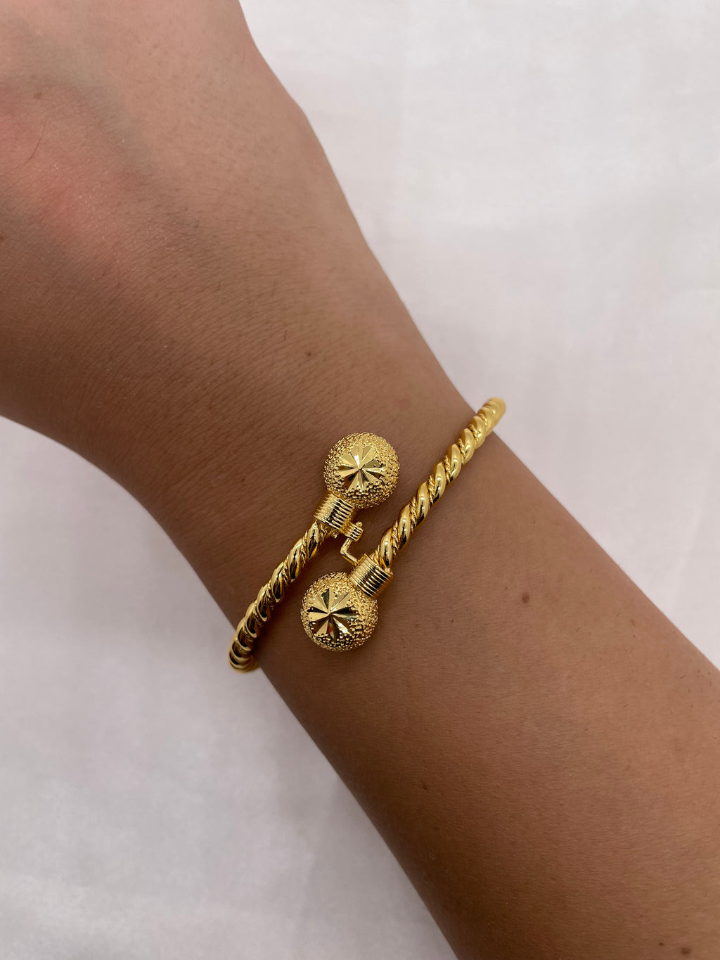 Mabrume crafted knot