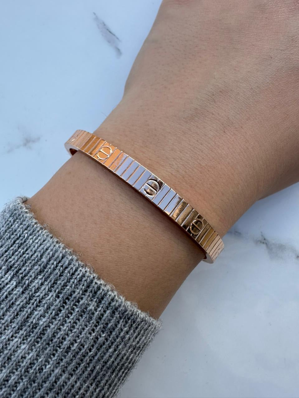 Trendy Cartier love bangle