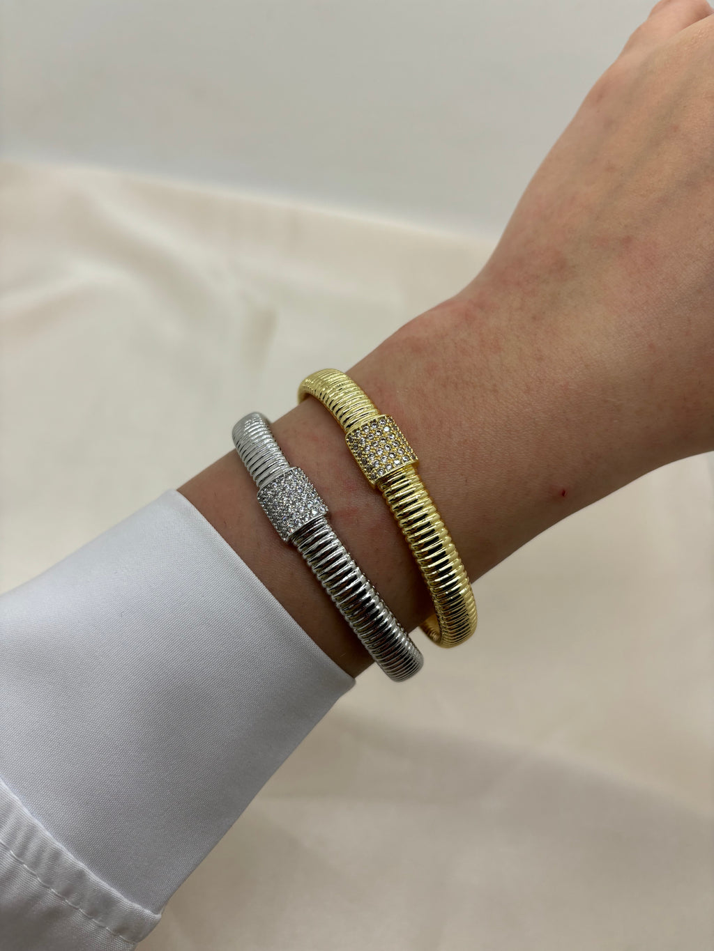 Simple zircon bangle