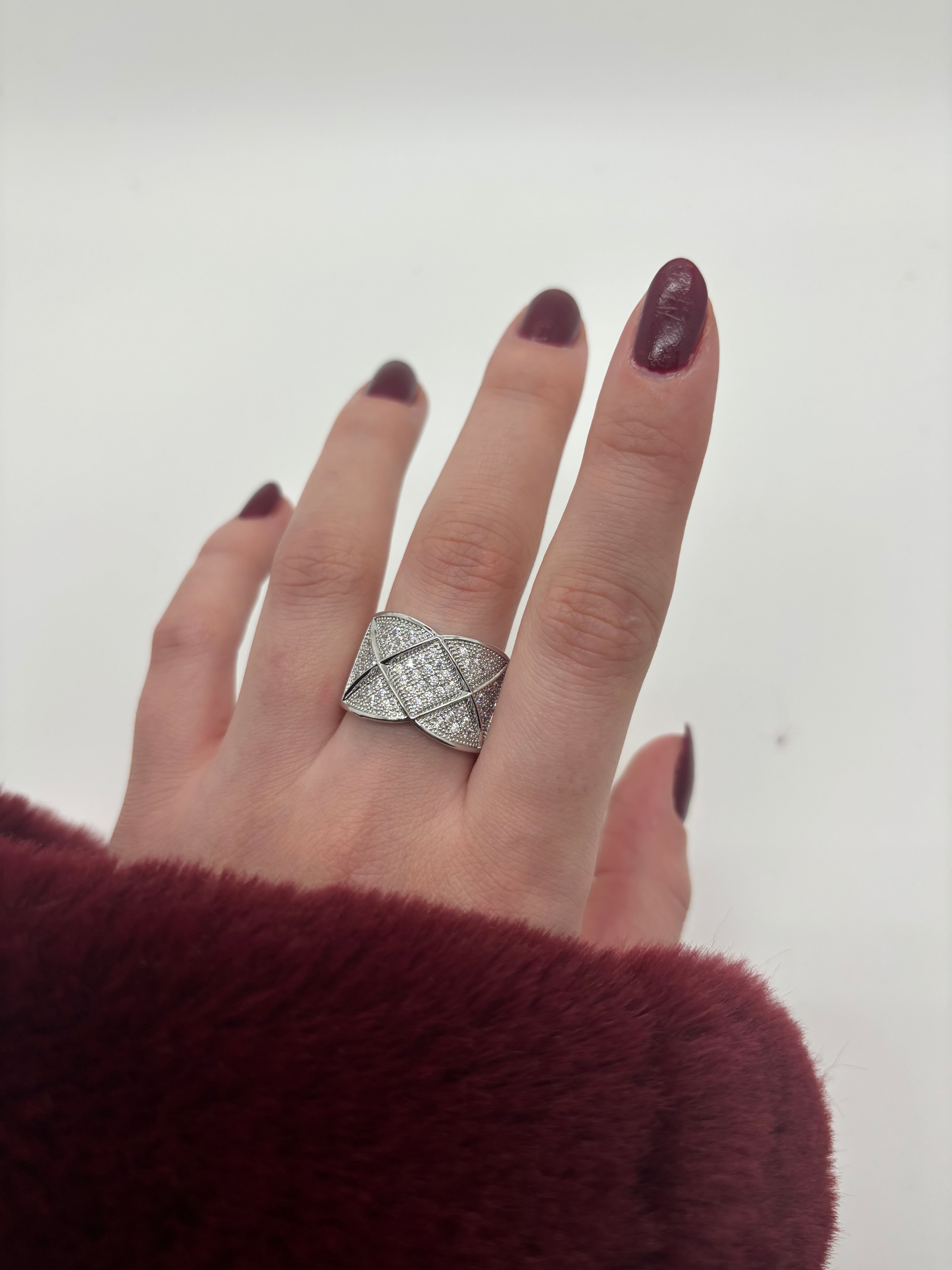 Chunky V silver ring