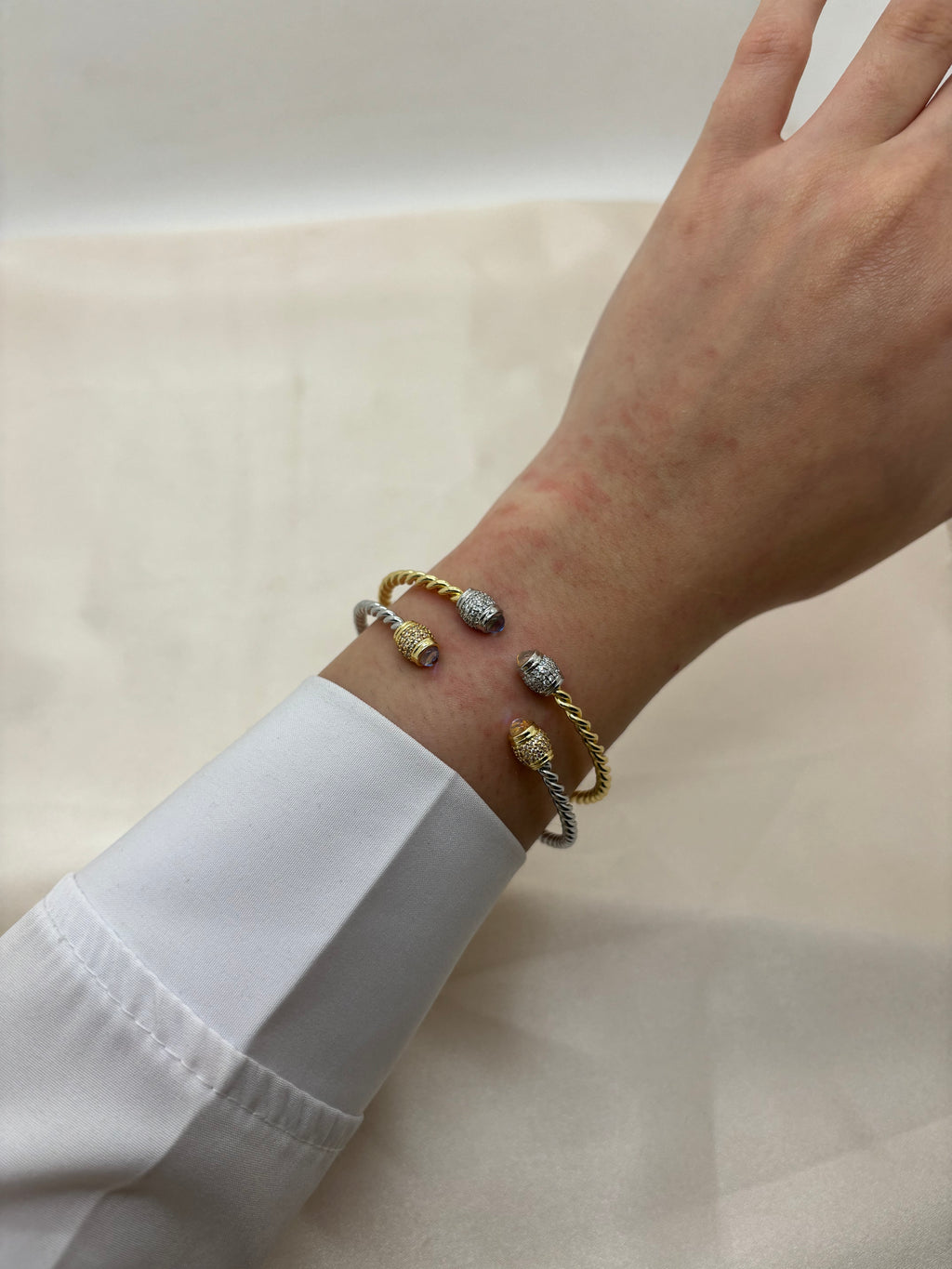Minimal bangle
