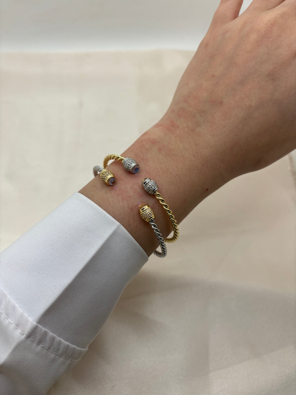 Minimal bangle