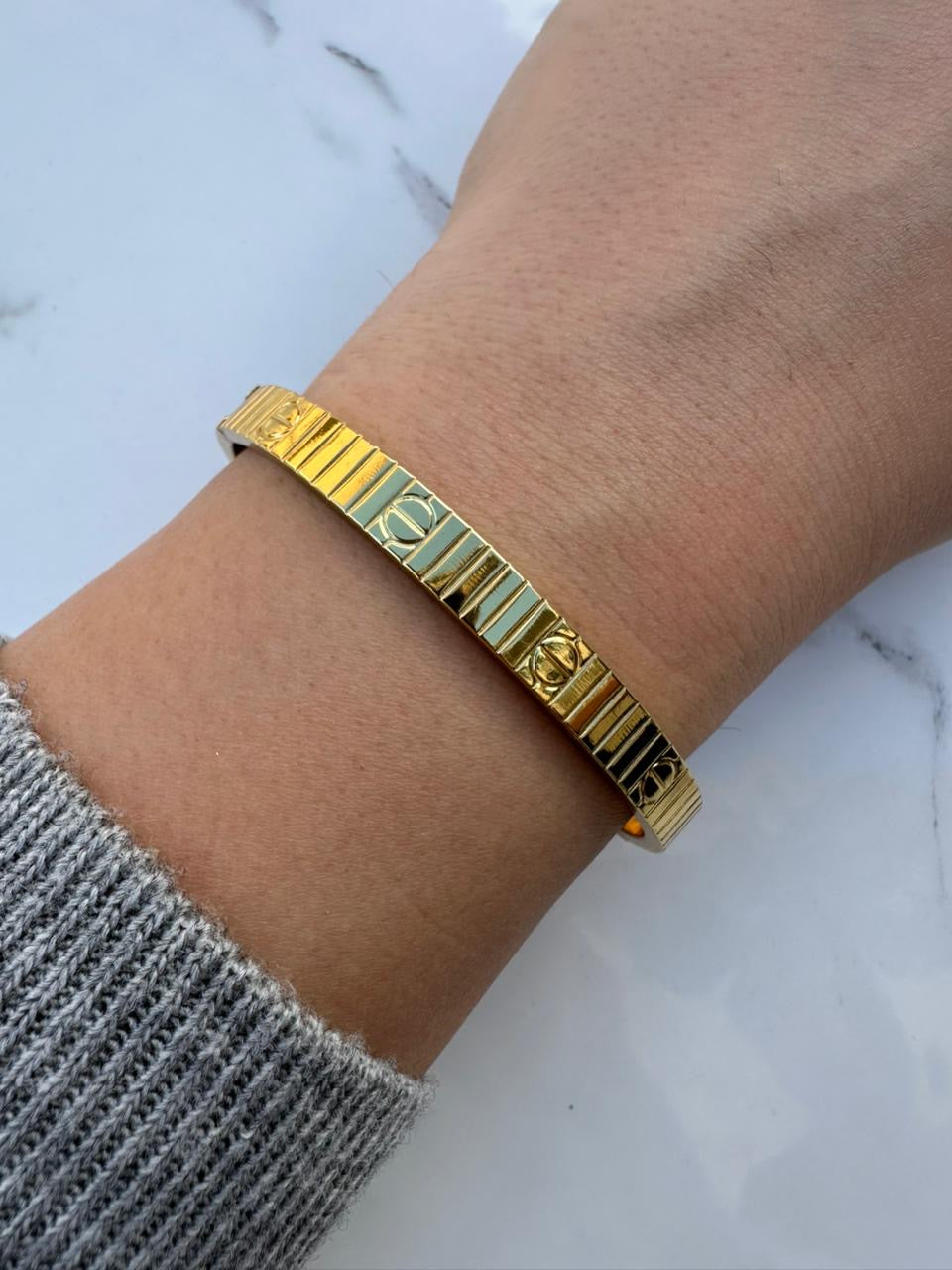 Trendy Cartier love bangle