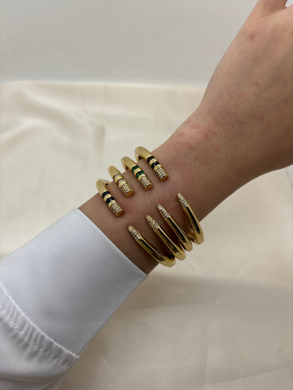 Pin colorful bangle