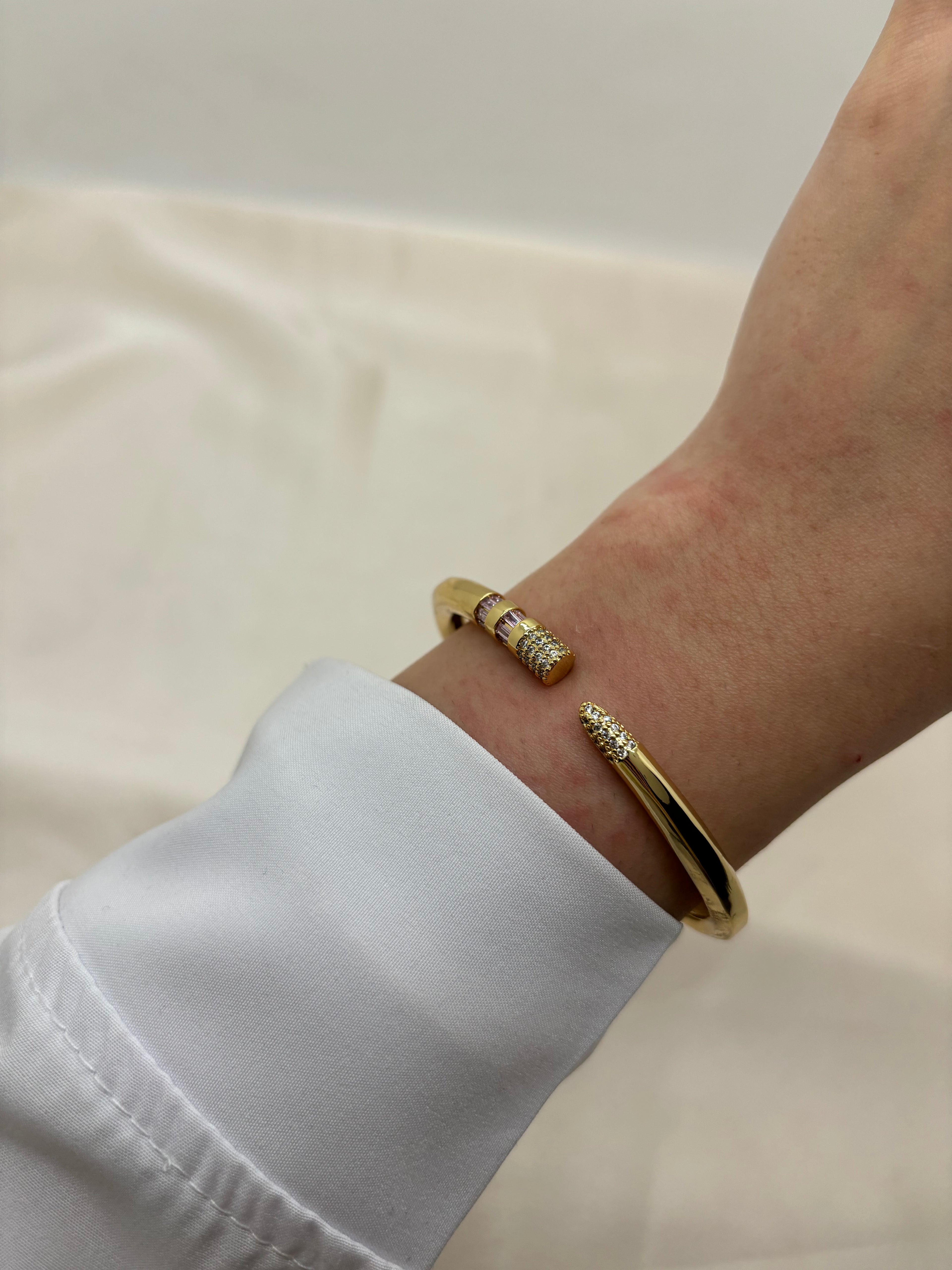 Pin colorful bangle