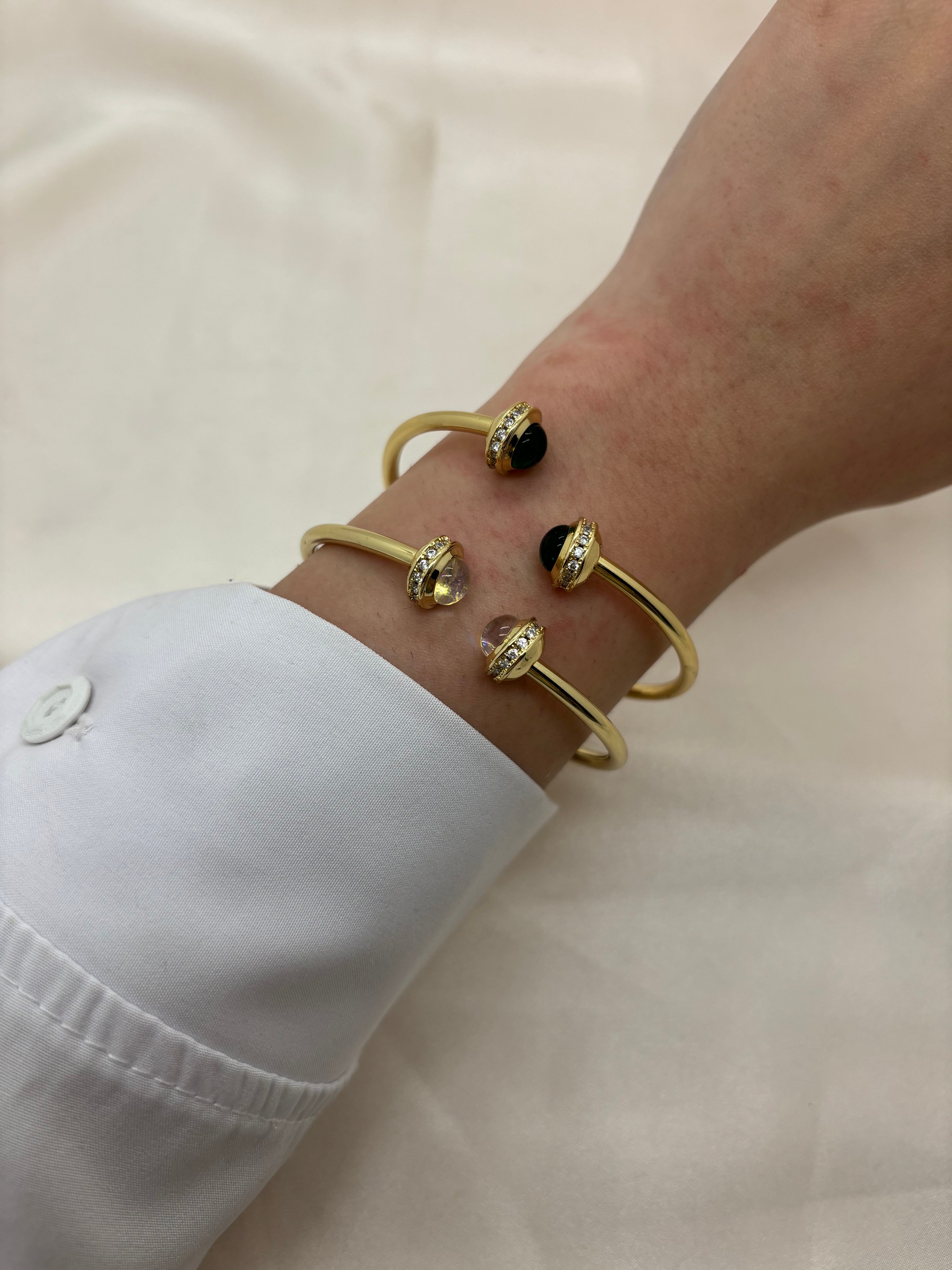 Colorful rounded bangle