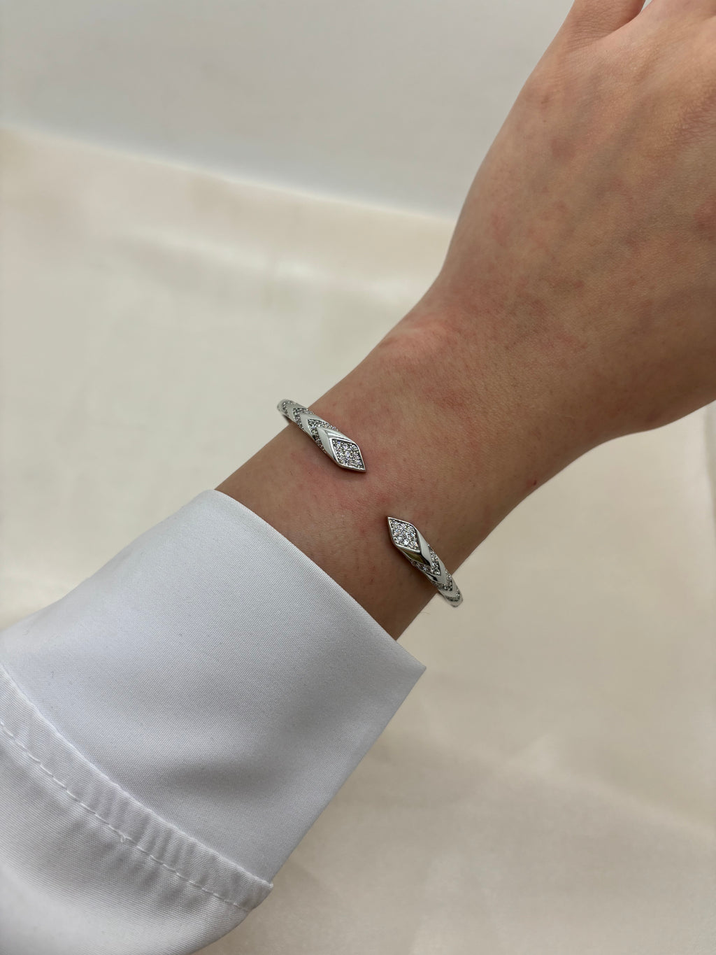 Arrow zircon bangle