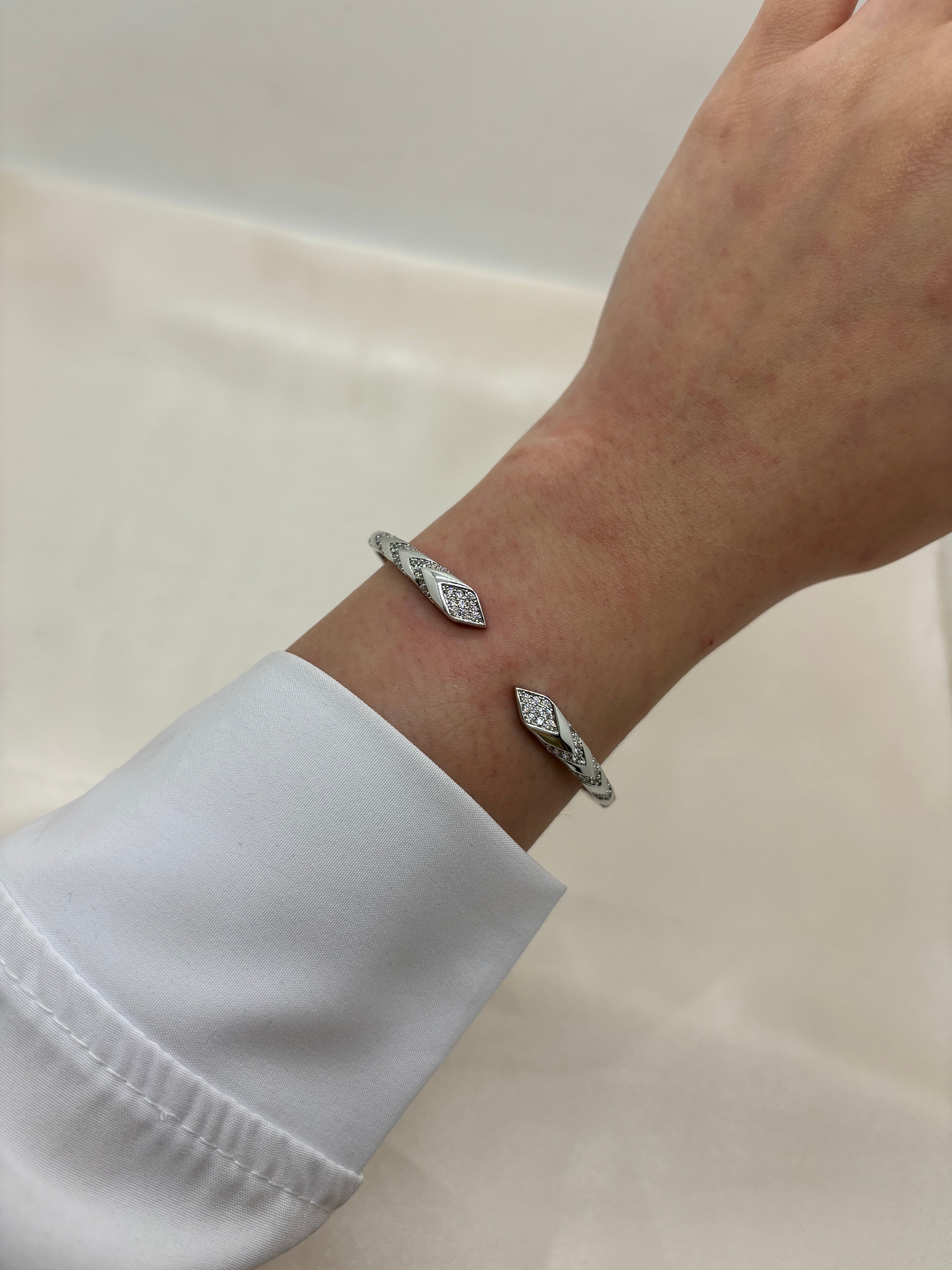 Arrow zircon bangle