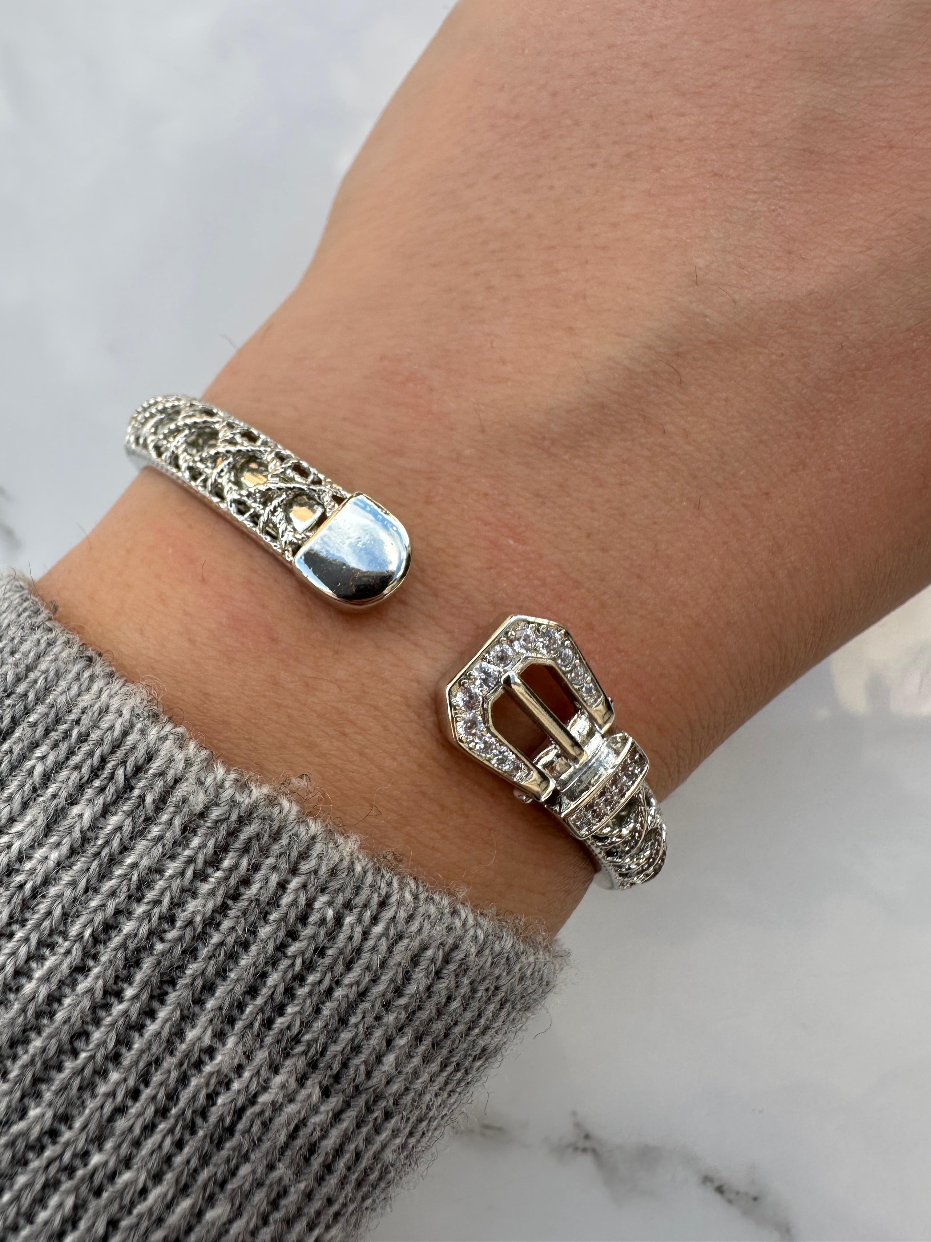 Belt like silver bangle