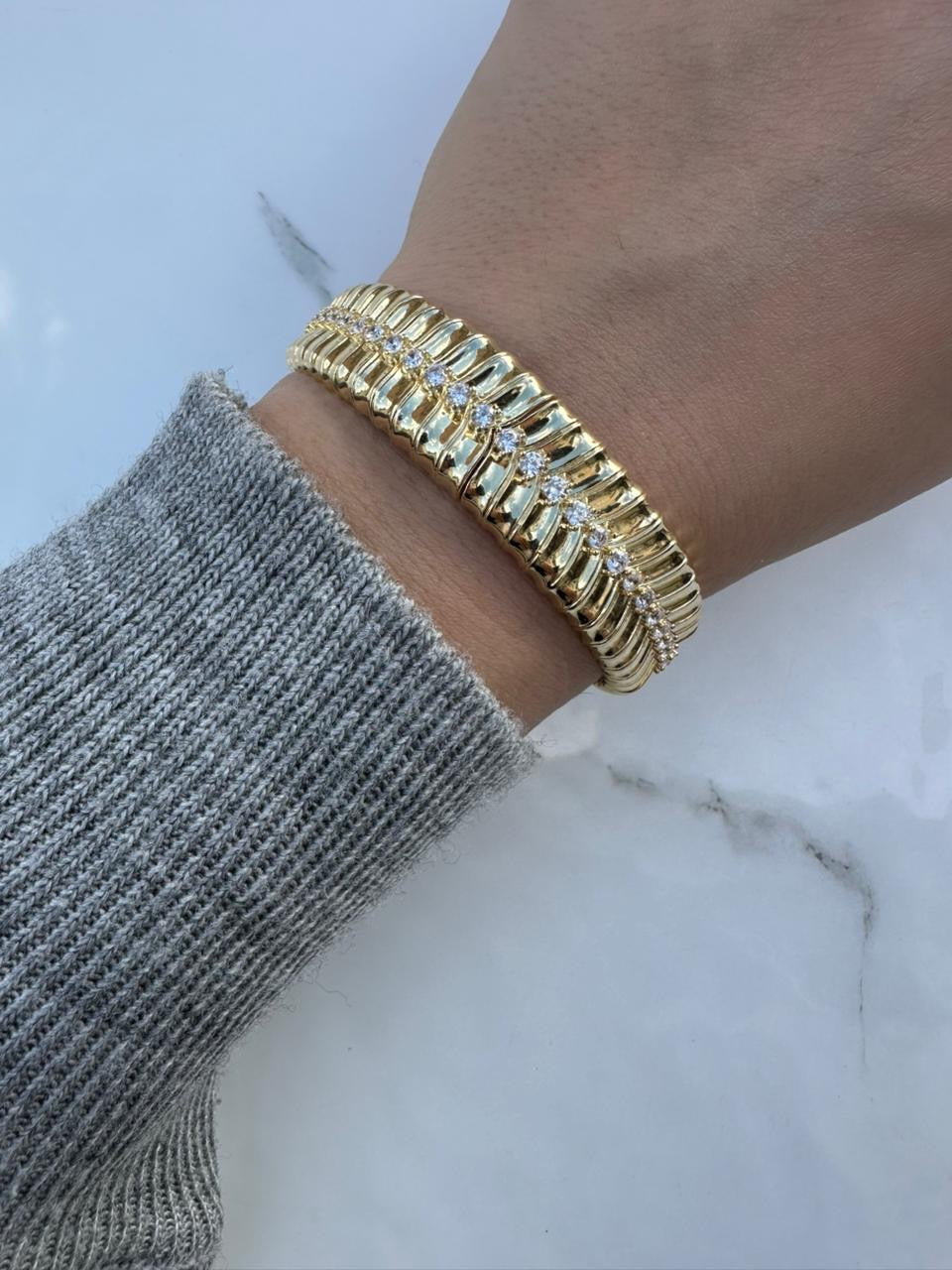 Vintage bangle with zircon