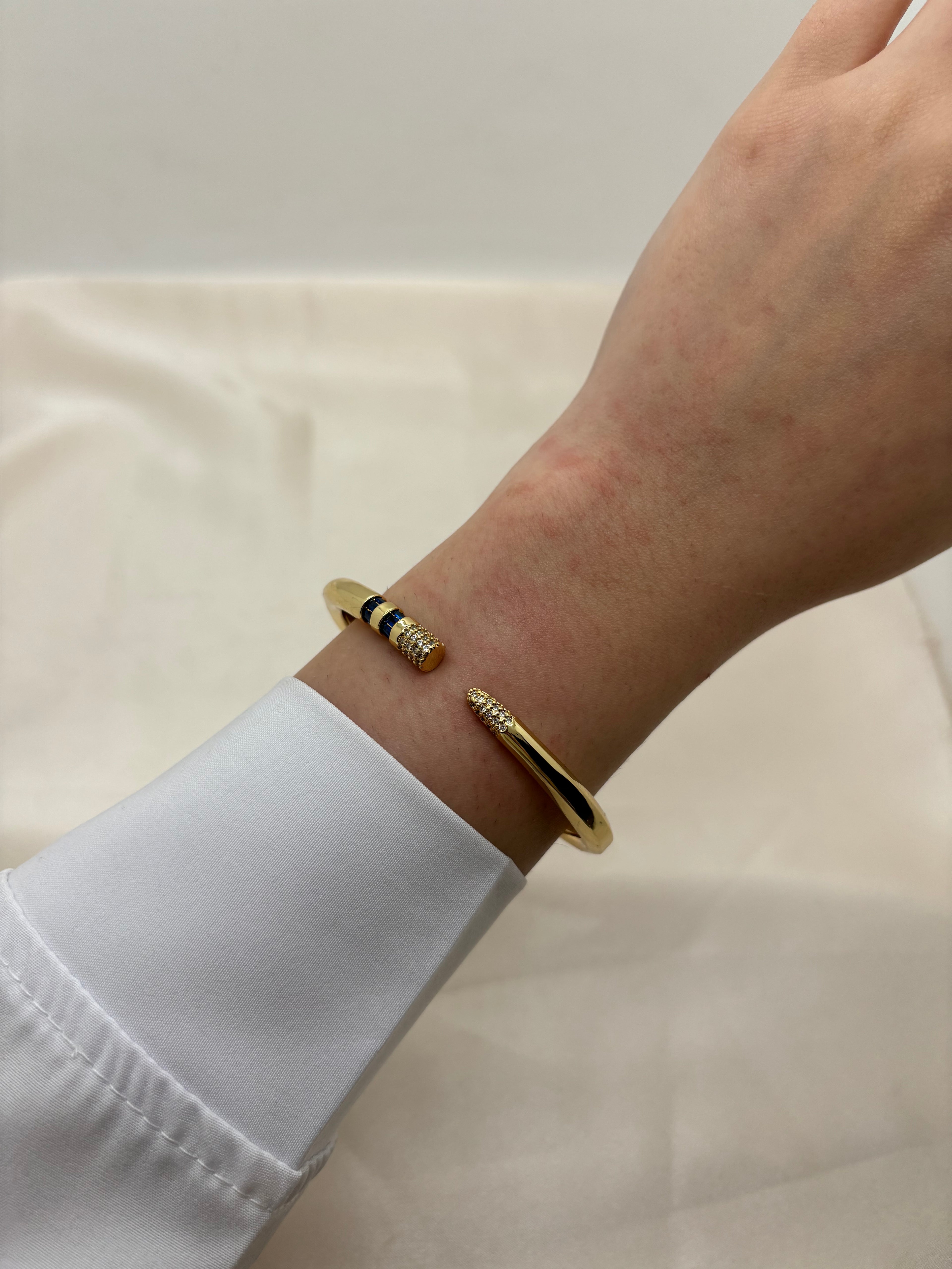 Pin colorful bangle