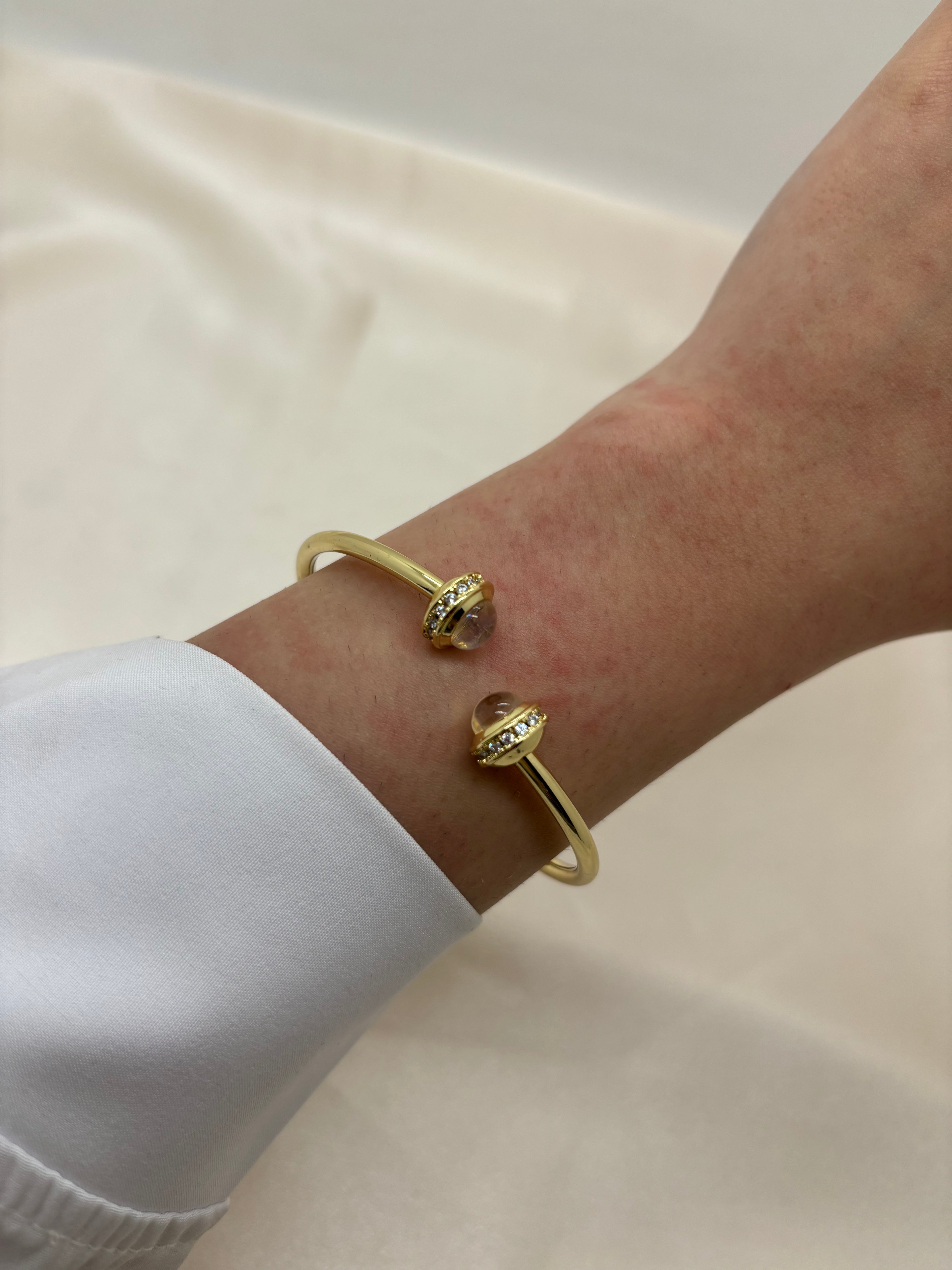 Colorful rounded bangle