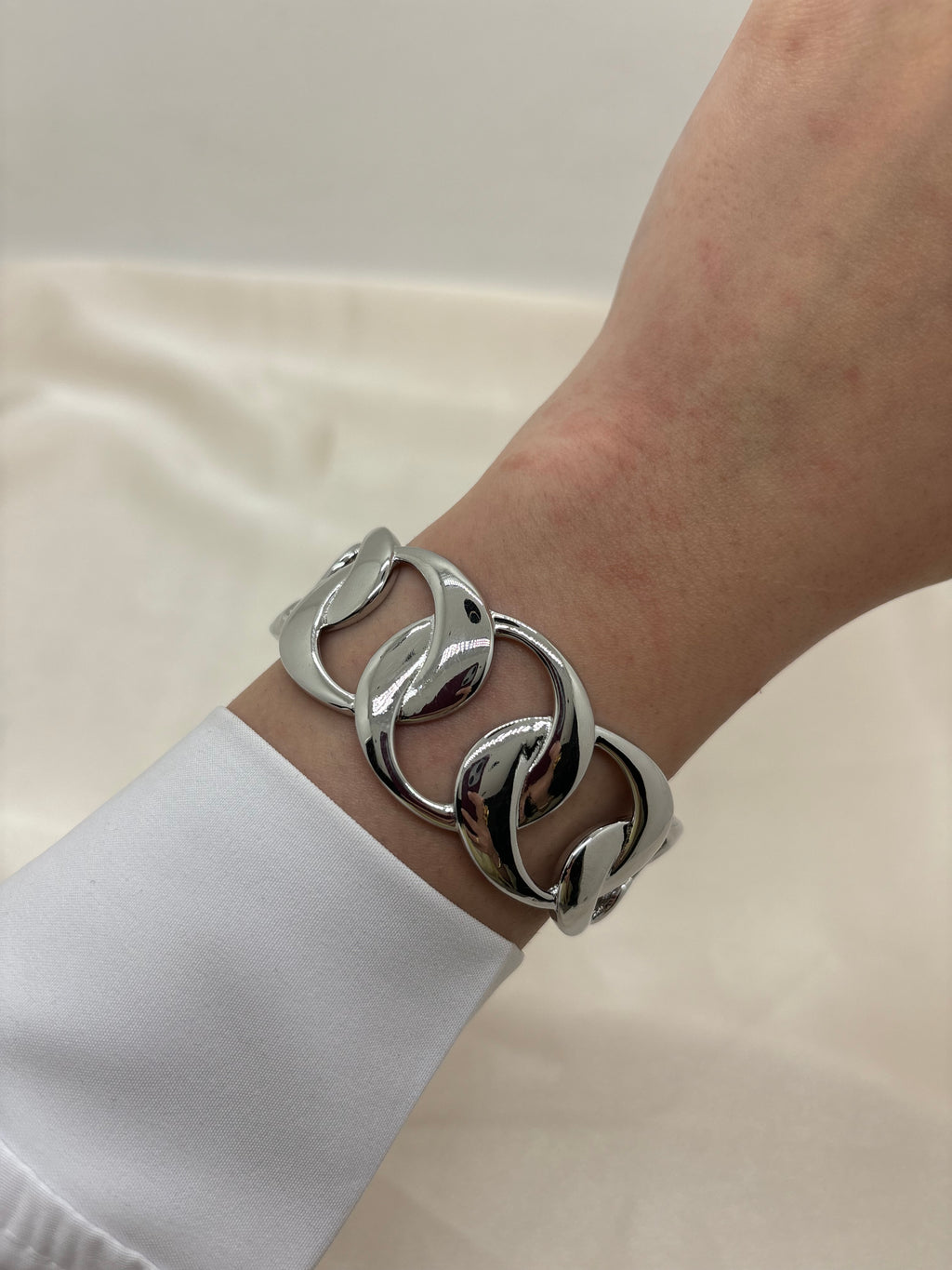 Wide chain bangle