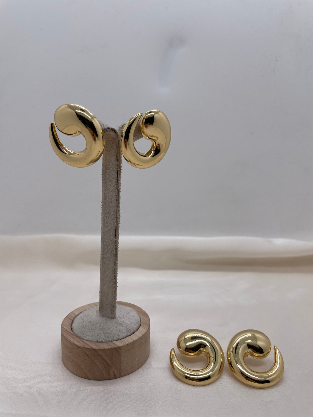 Round Earrings 000