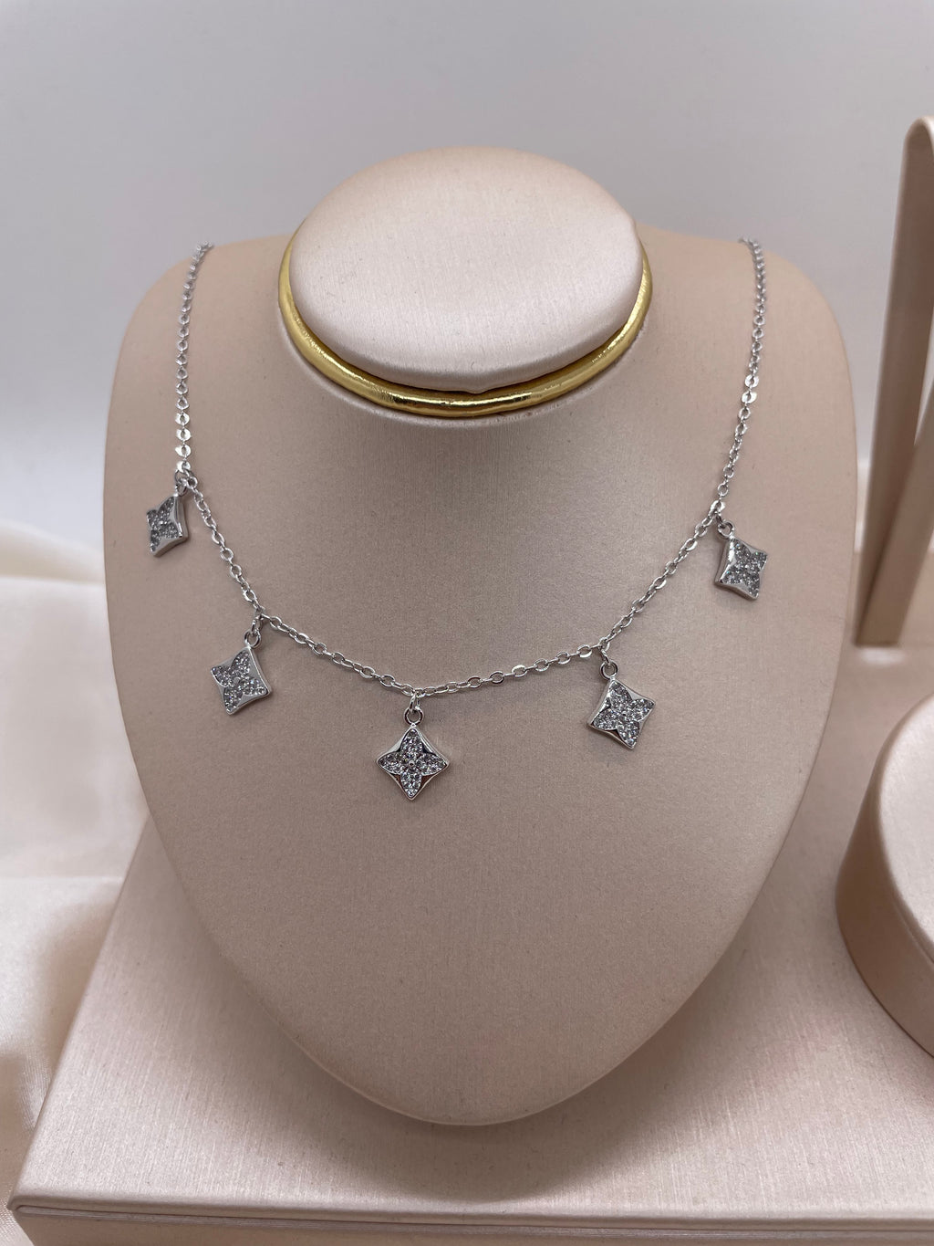 Elara Set