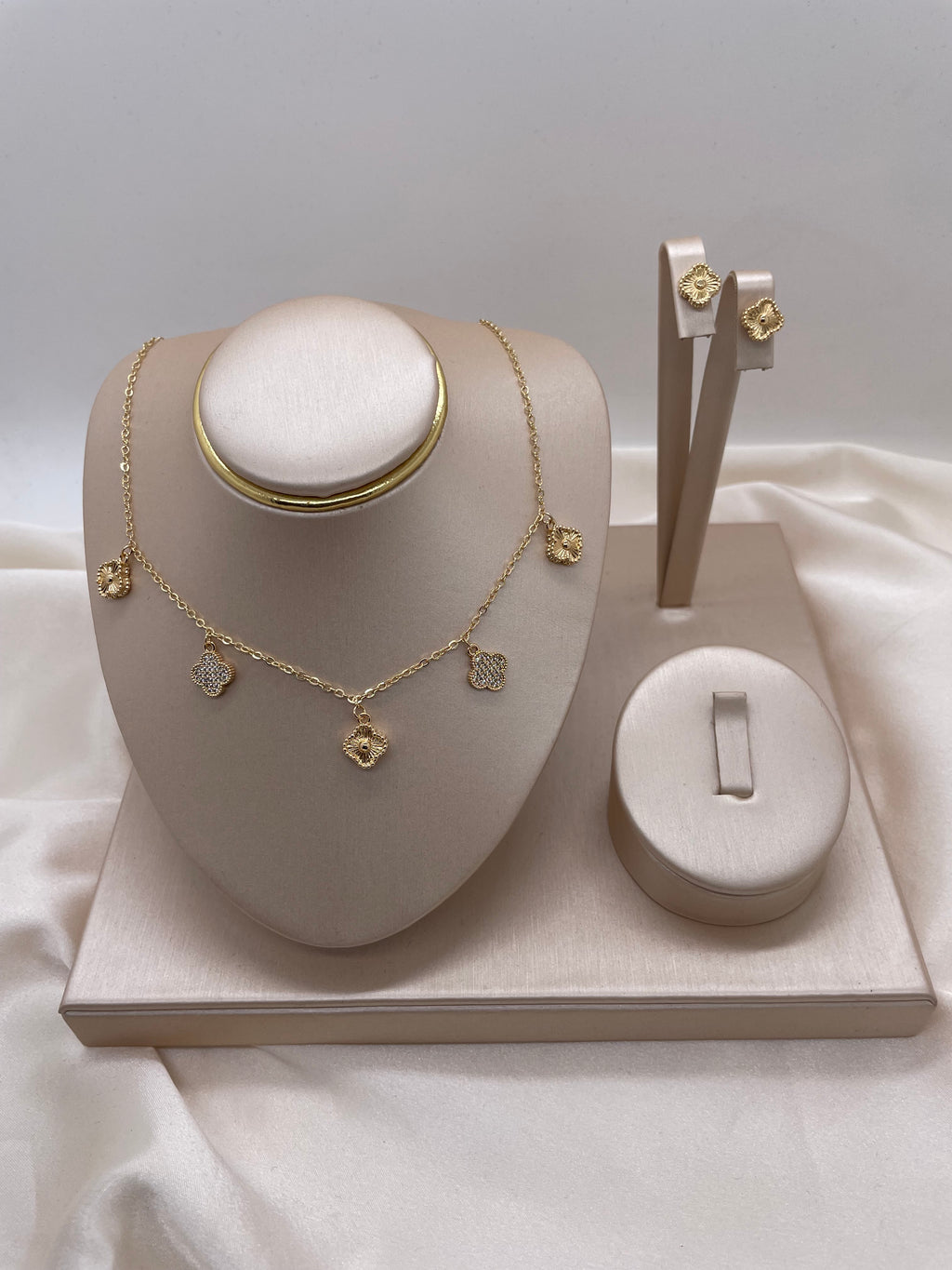 Aurelia Set