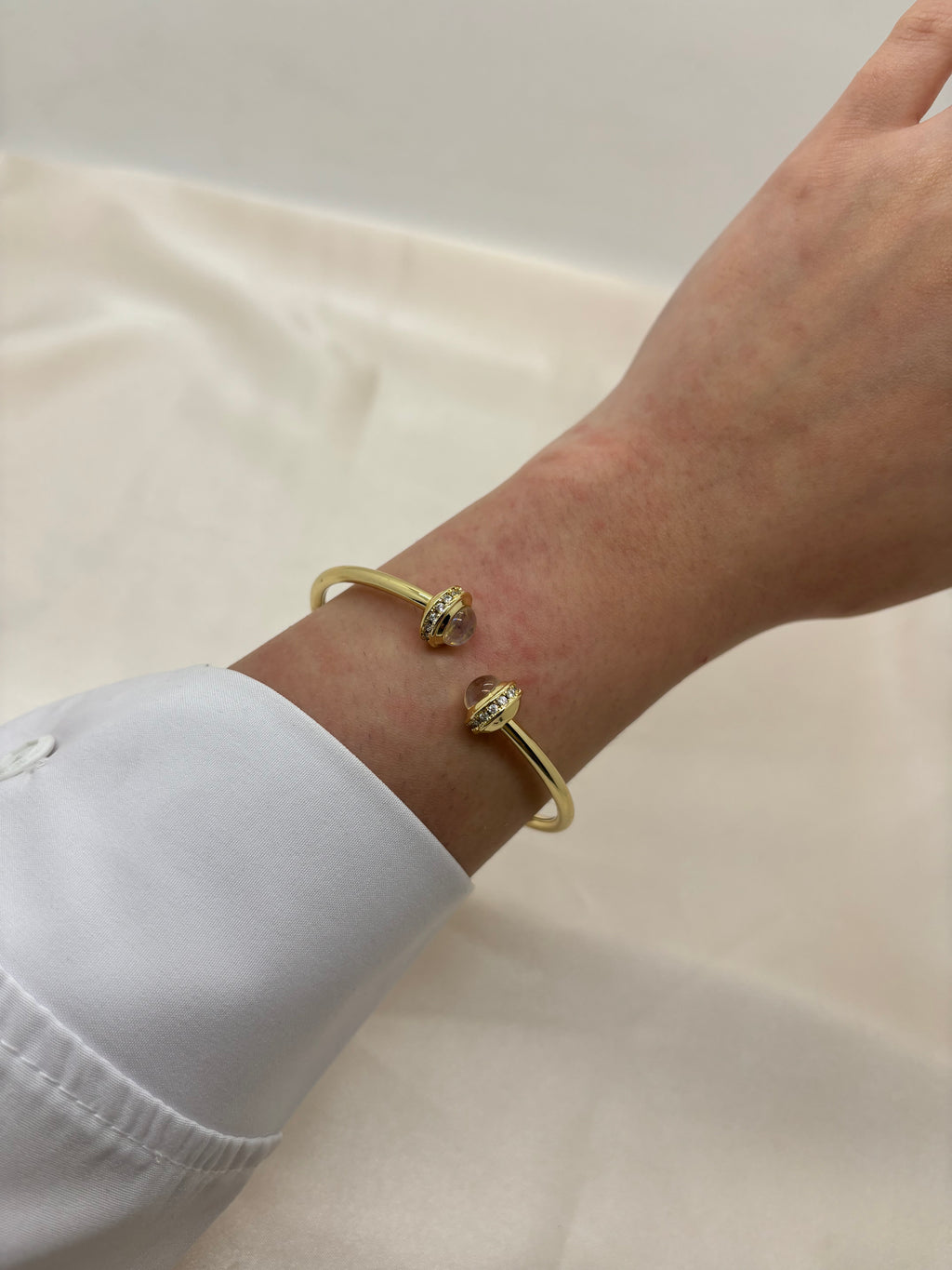 Colorful rounded bangle