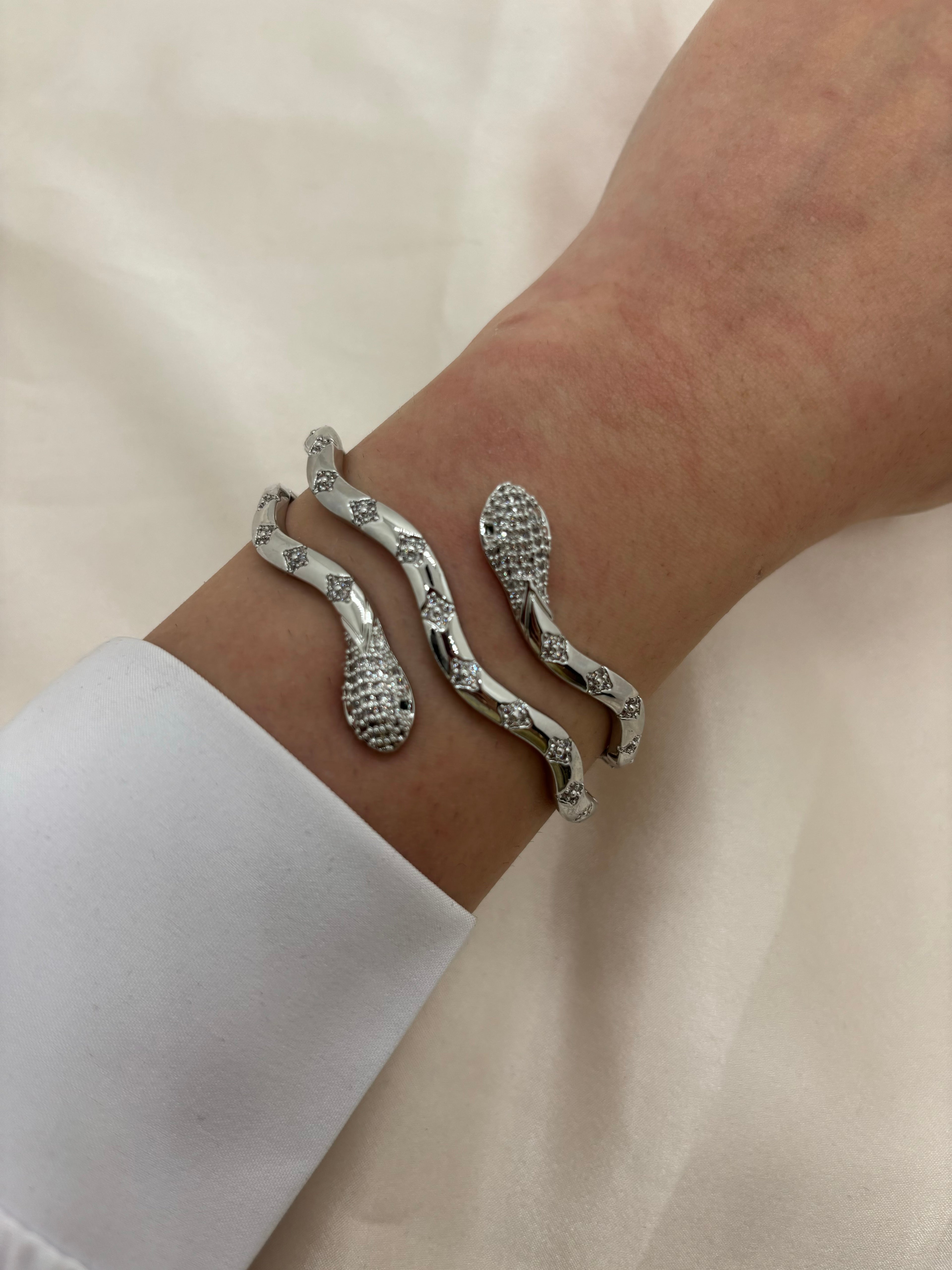 Multi waves snake bangle