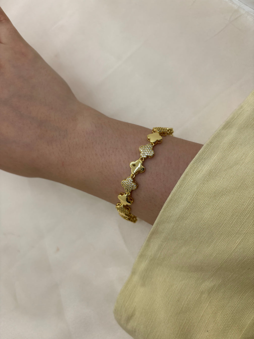 Flower shaped bracelet