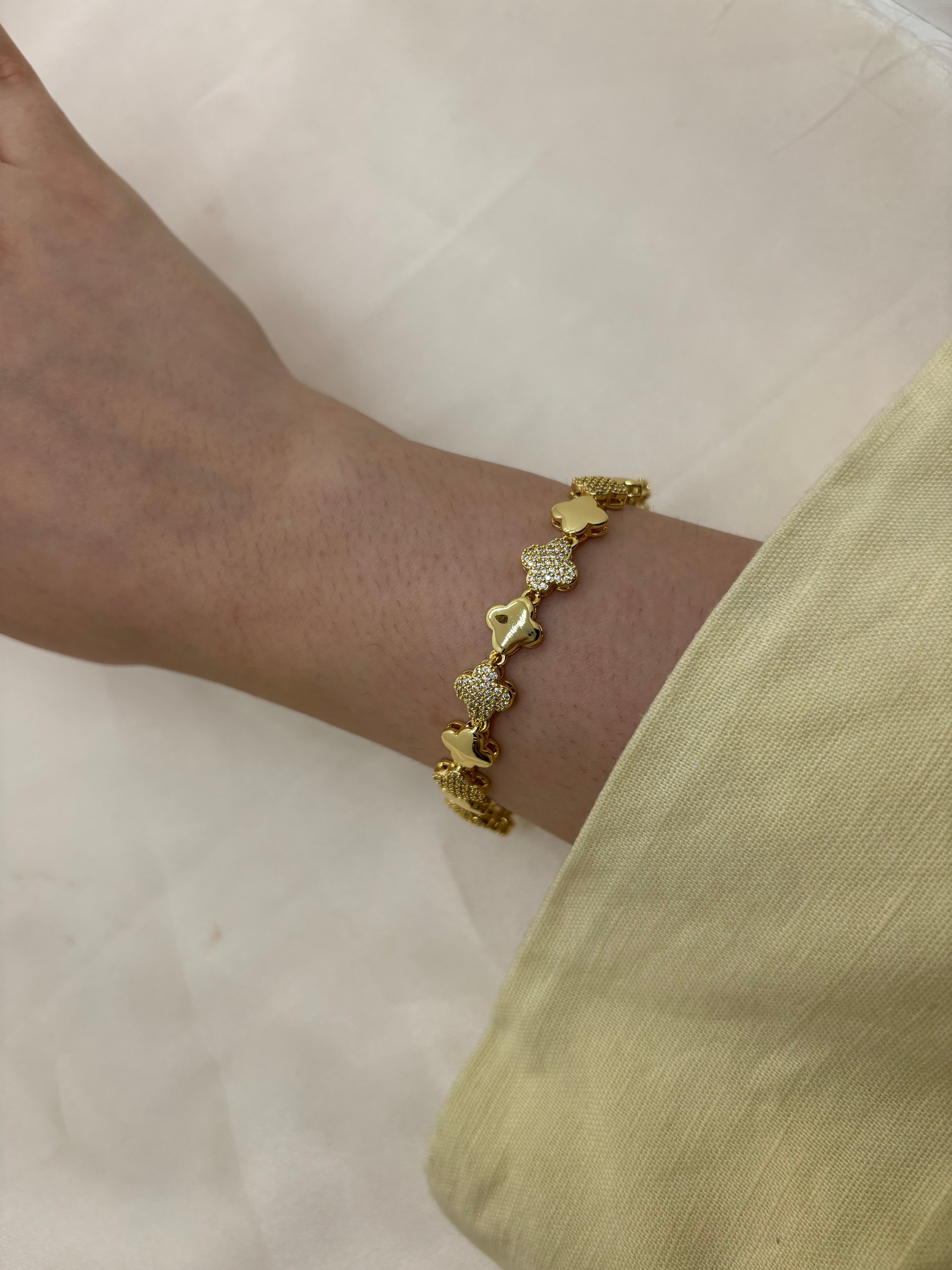 Flower shaped bracelet