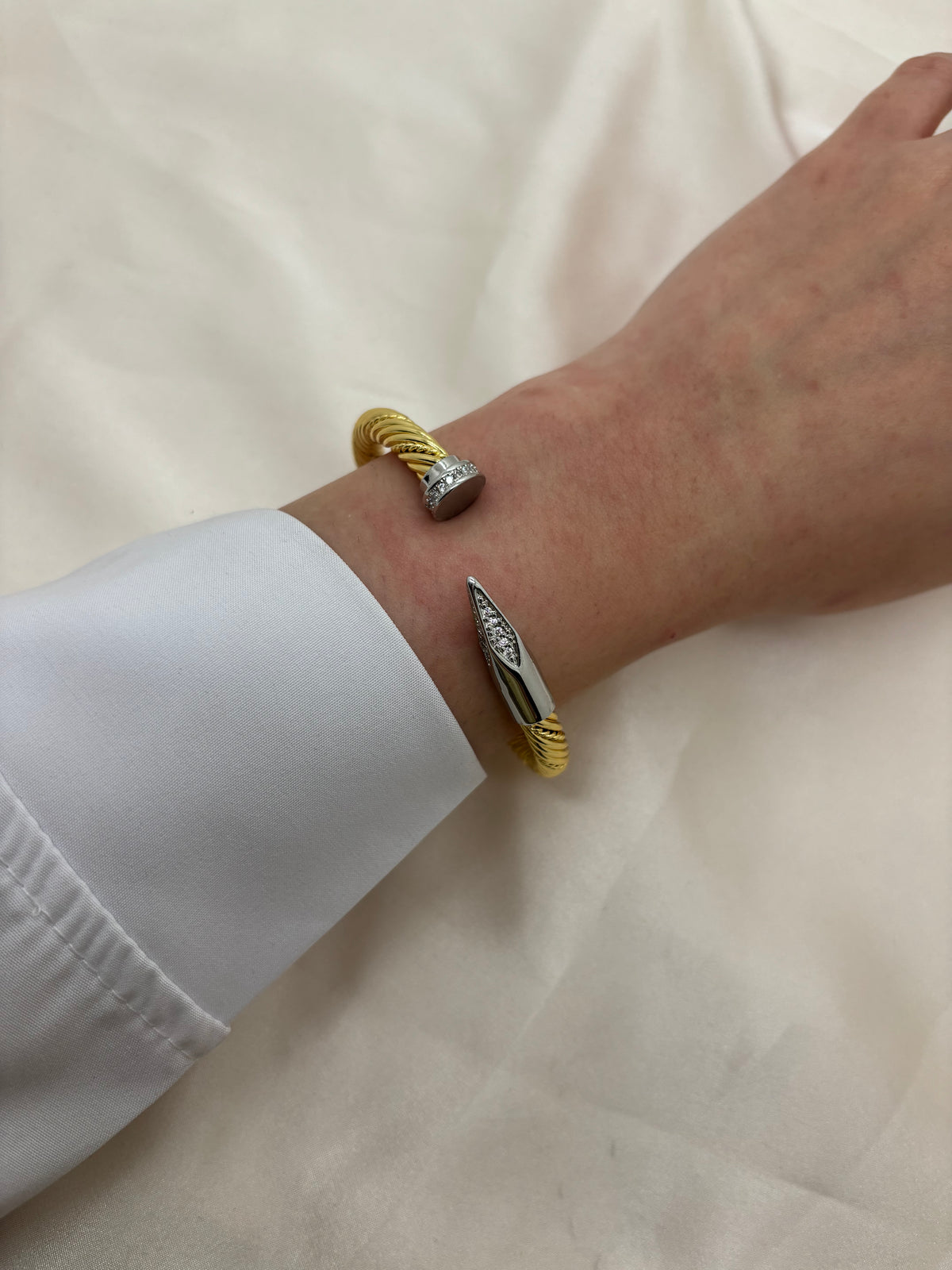 Arrow zircon bangle
