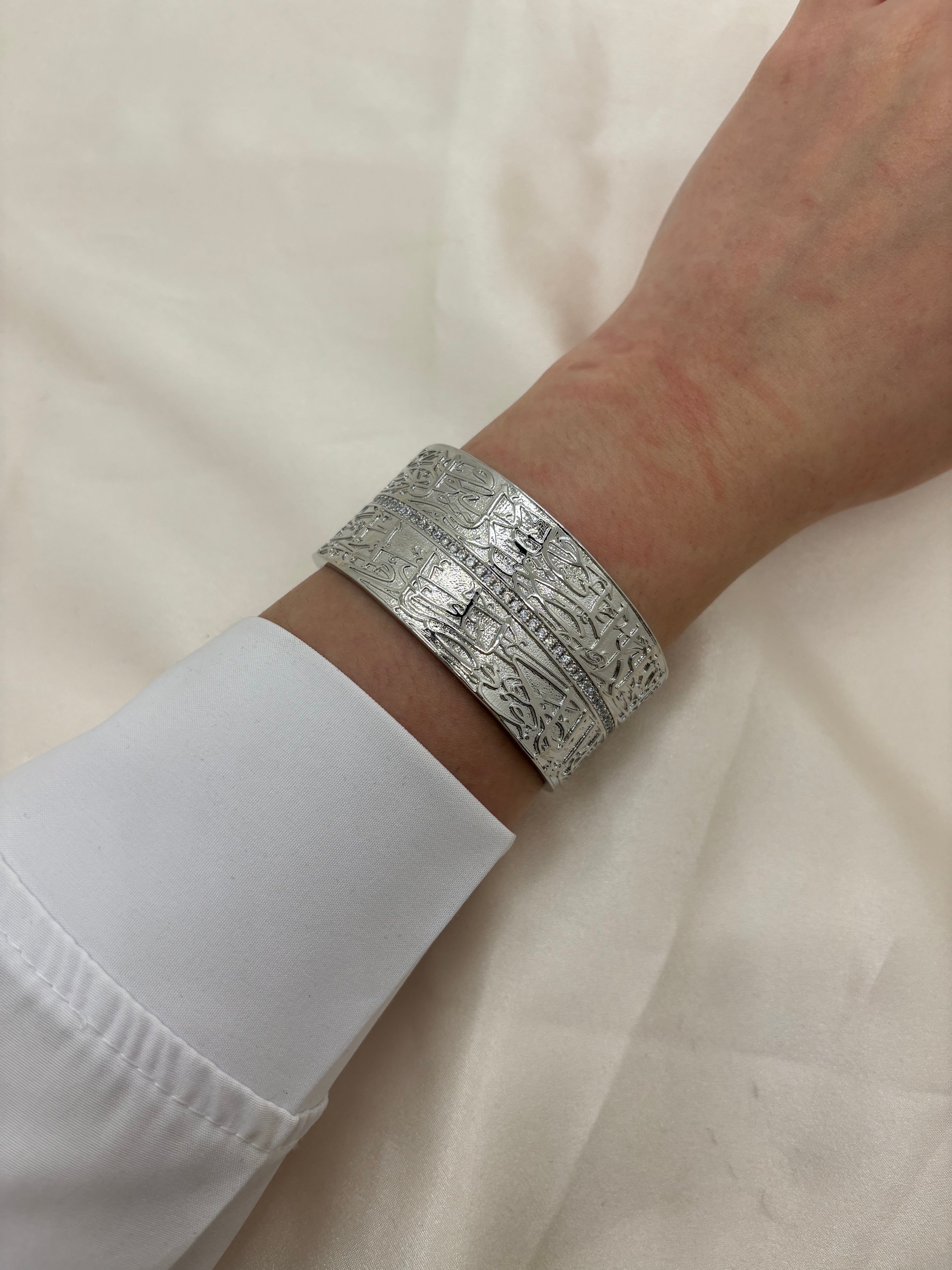 Vintage cuff bangle
