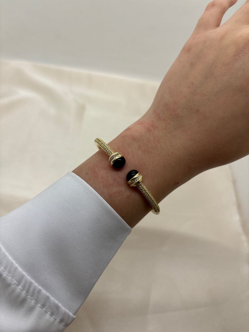 Gold round colorful bangle
