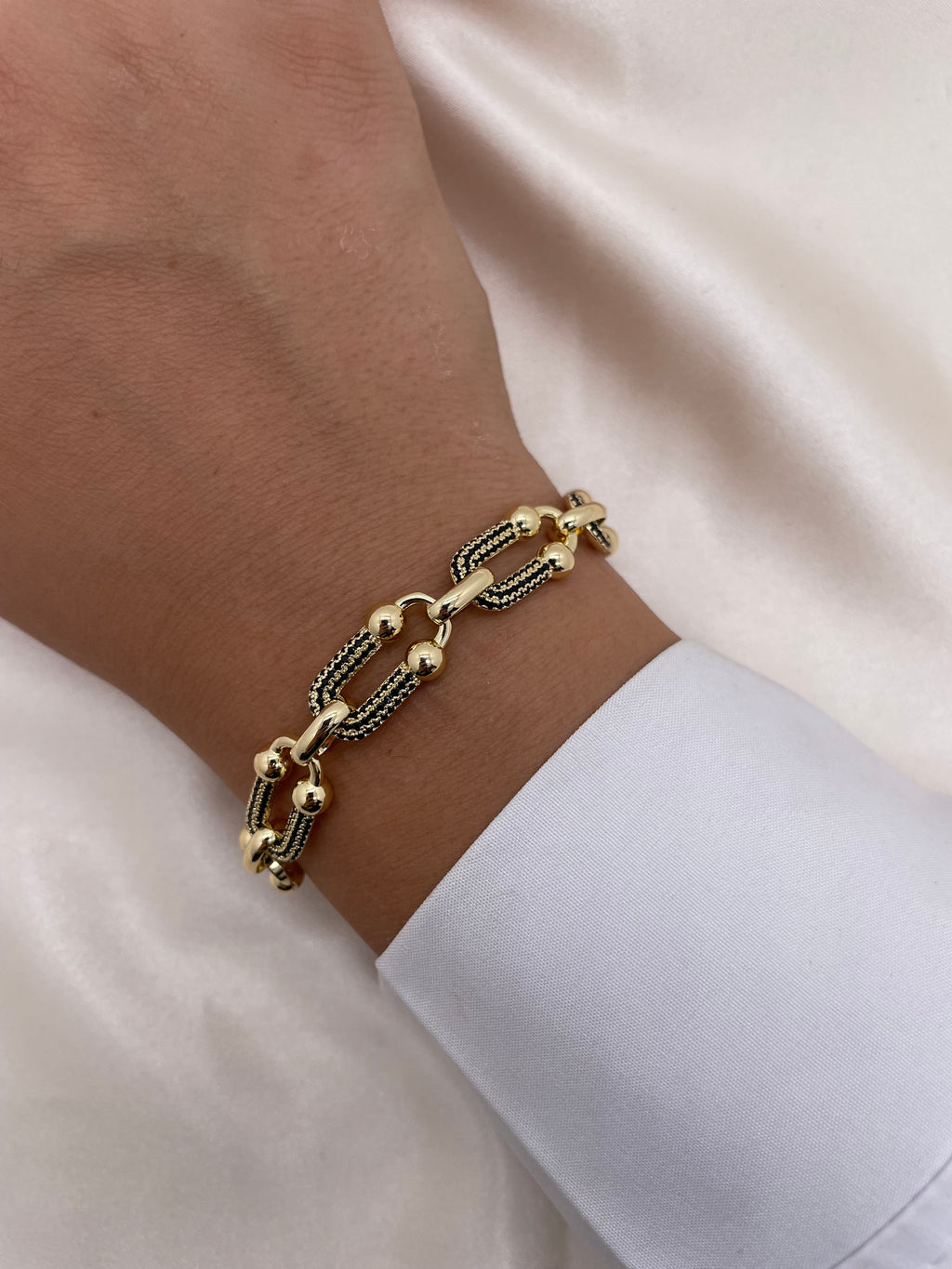 Minimal Bracelet 002