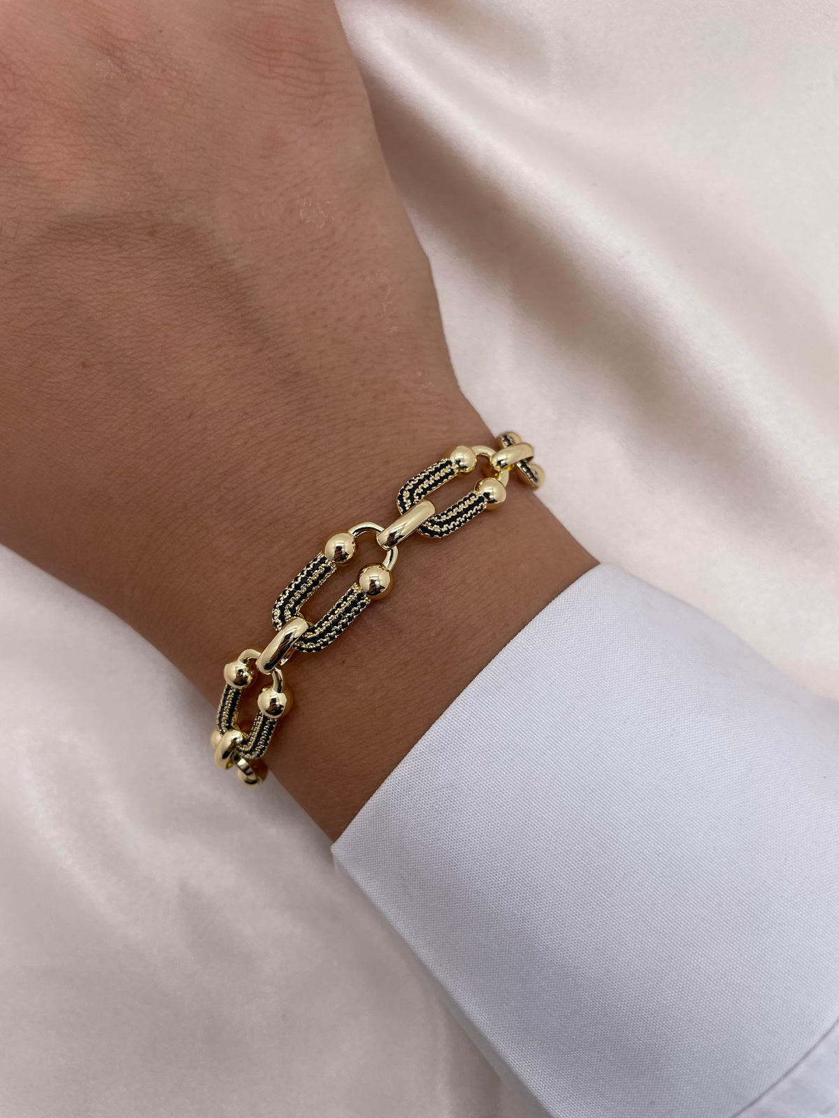 Minimal Bracelet 002