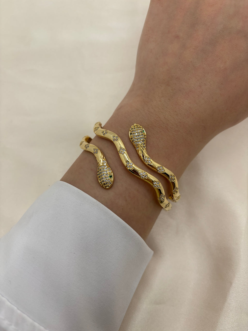 Multi waves snake bangle
