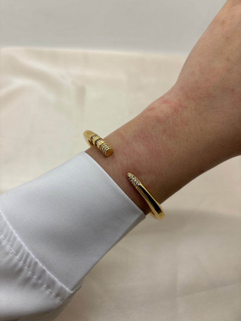 Pin colorful bangle