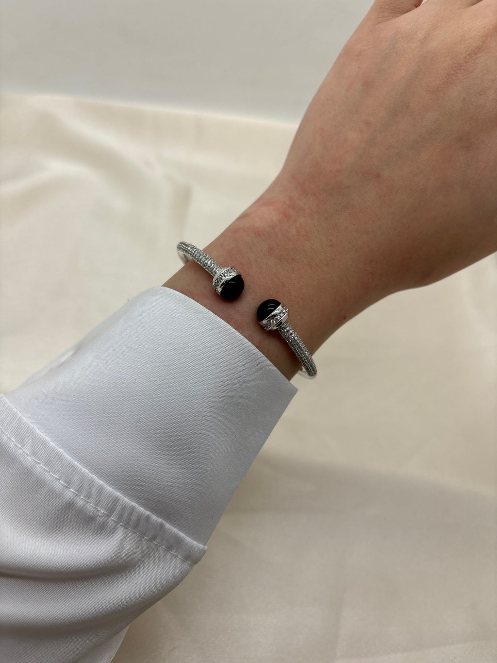 Silver colorful round bangle